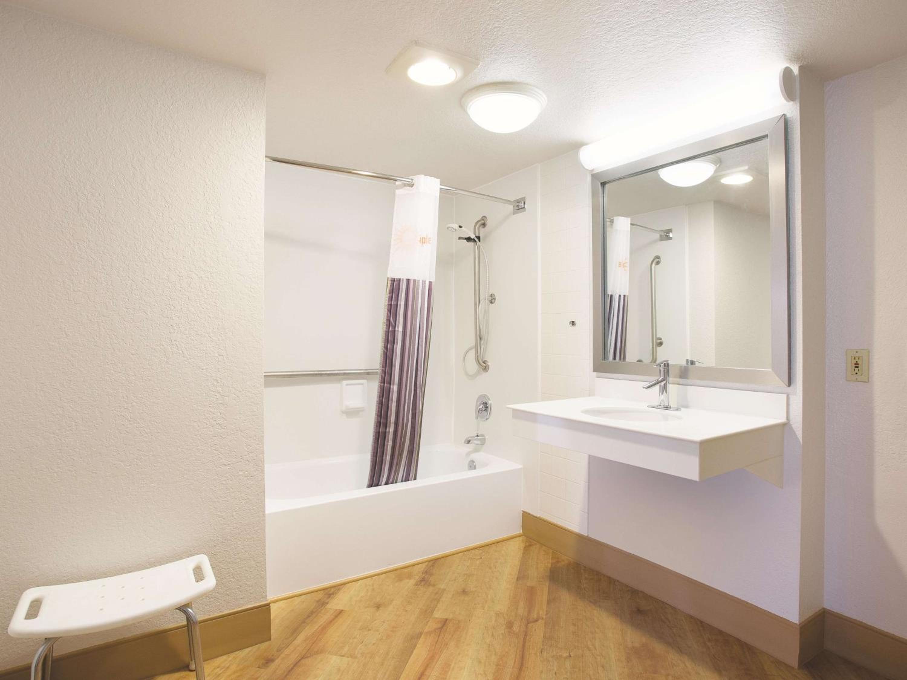 San Diego Vacations - La Quinta Inn by Wyndham San Diego Chula Vista - Property Image 11
