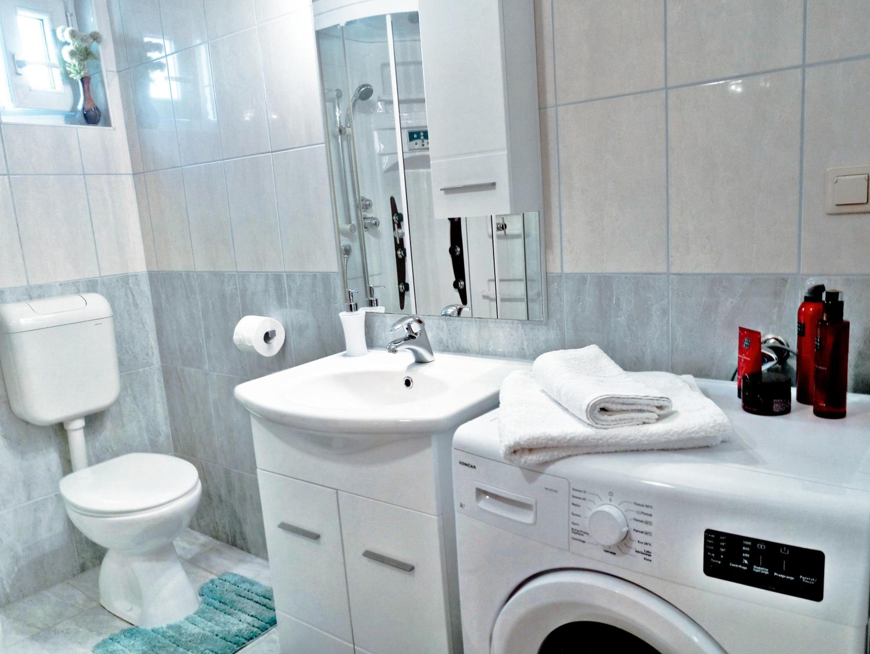 Adria Apartments and Rooms