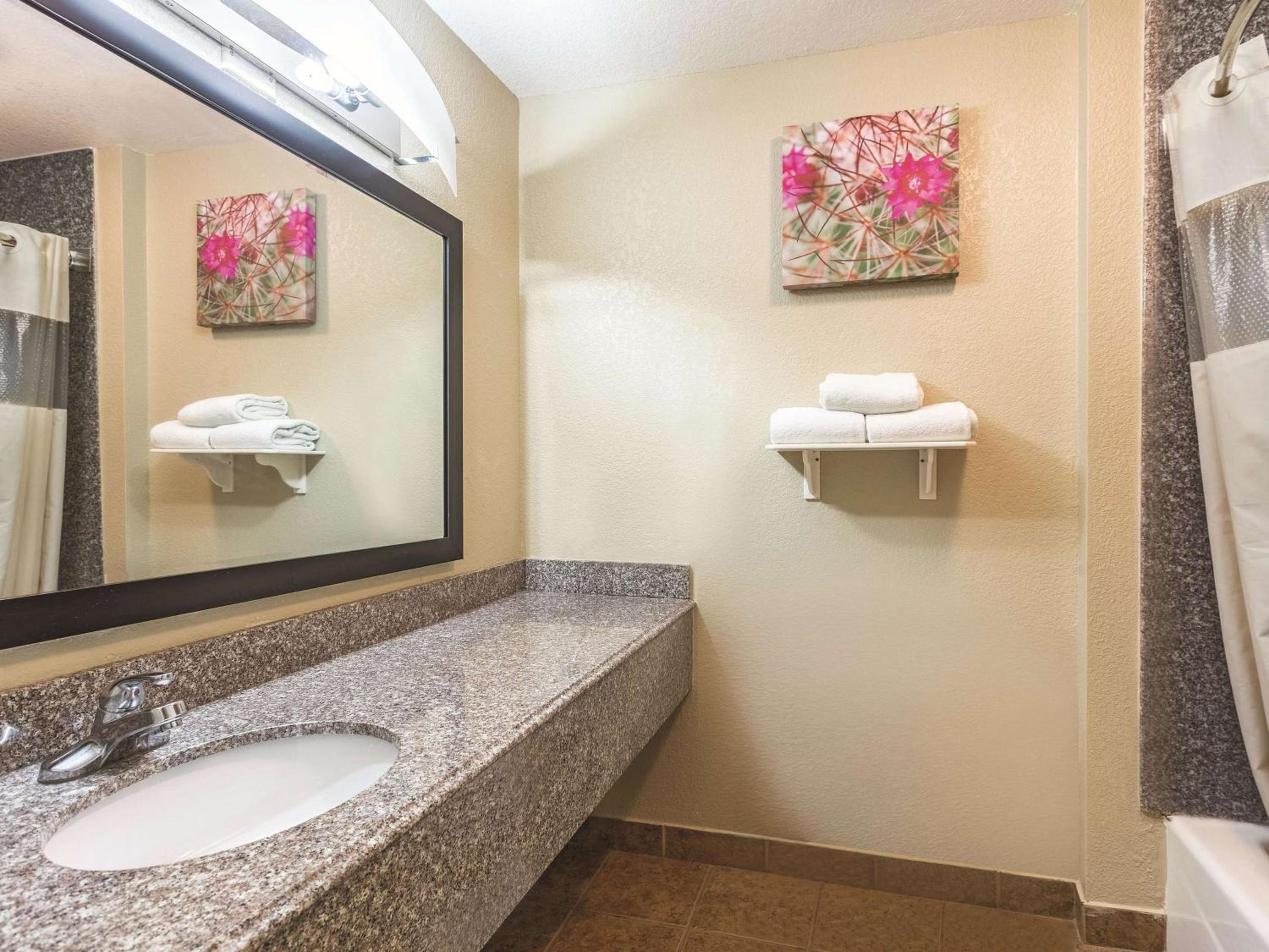 Deming Vacations - La Quinta by Wyndham Deming - Property Image 5