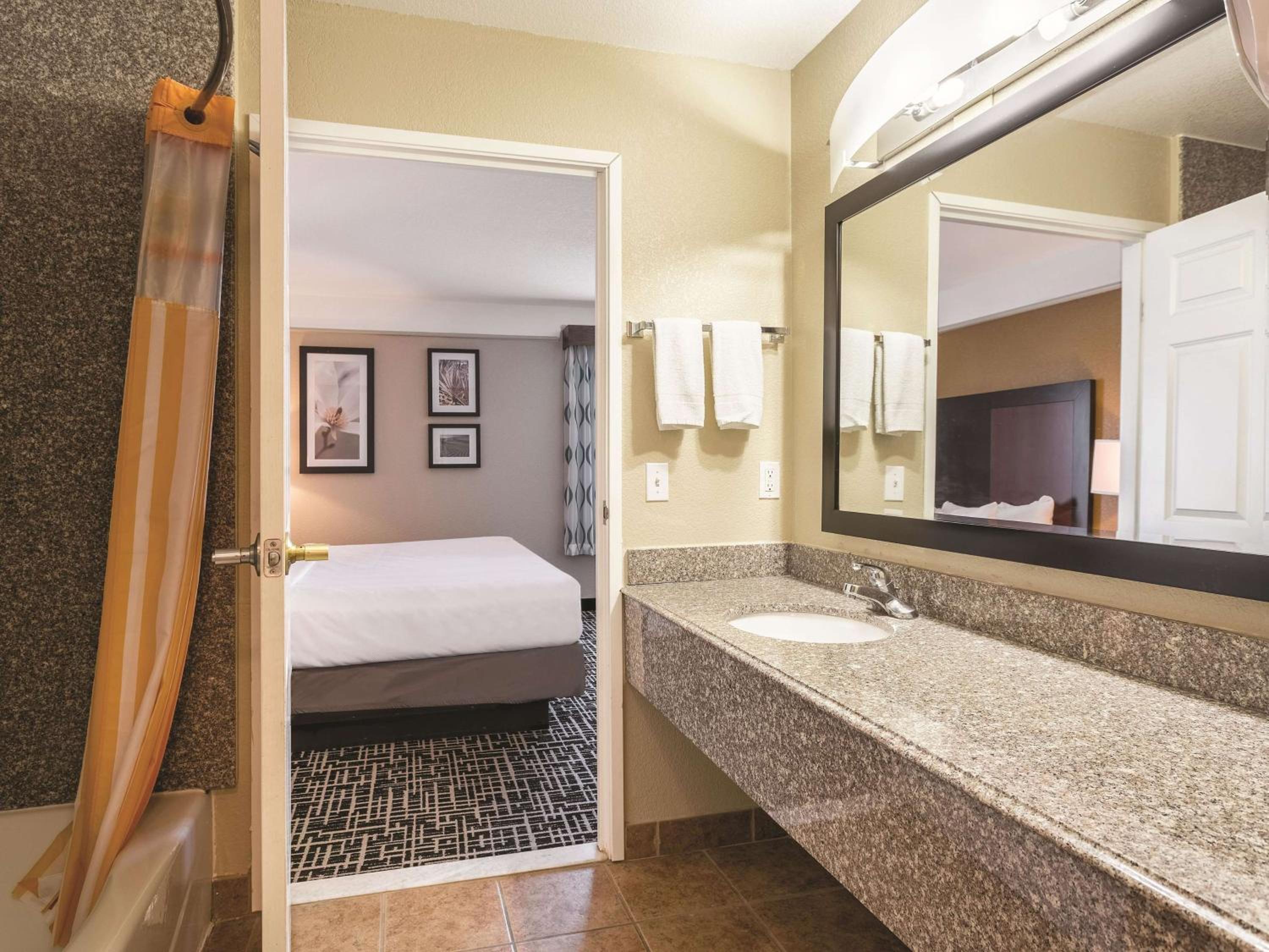 Deming Vacations - La Quinta by Wyndham Deming - Property Image 7