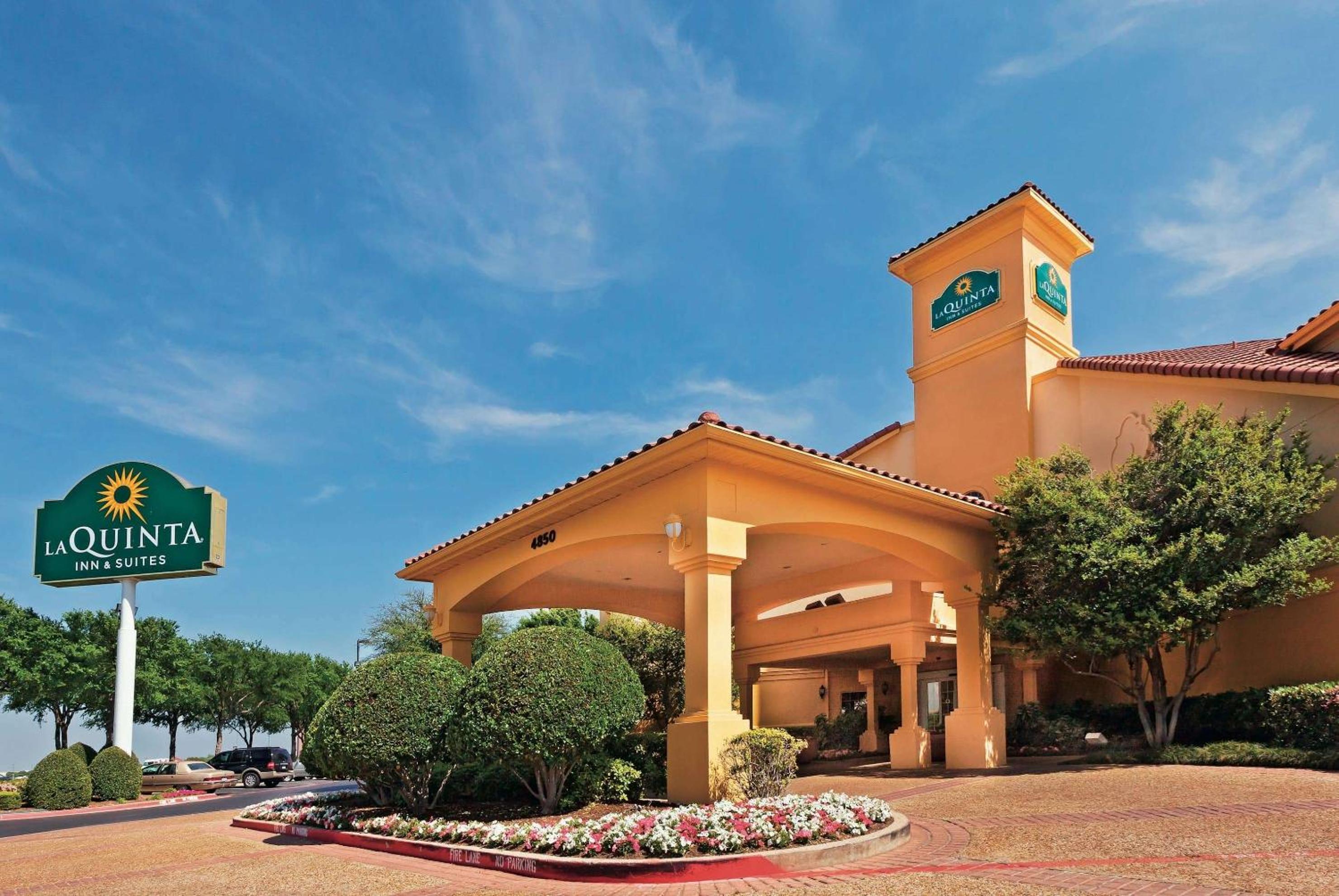 Hotel La Quinta by Wyndham Dallas DFW Airport North - Image 1