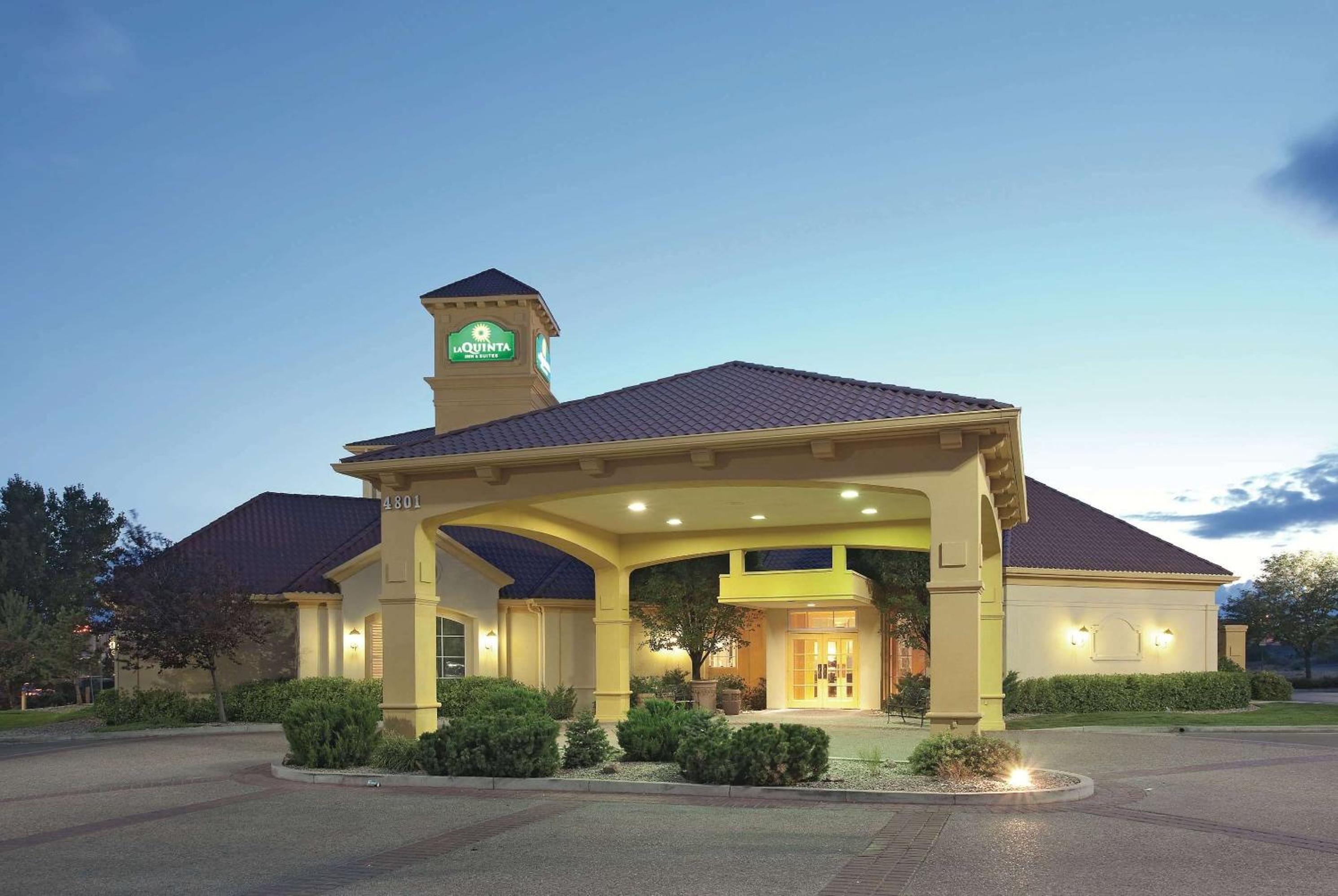 Hotel La Quinta by Wyndham Pueblo - Image 1