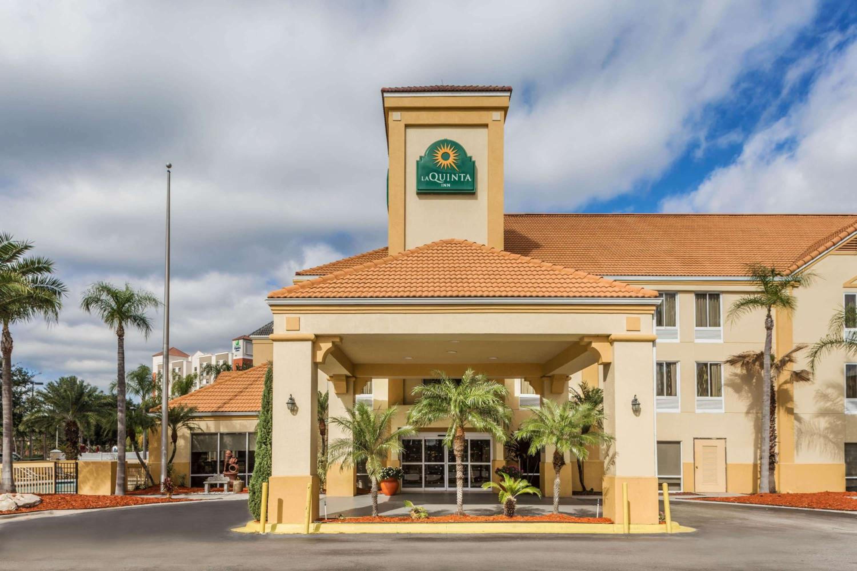 Hotel La Quinta by Wyndham Orlando Universal area - Free Shuttle to Universal - Image 1