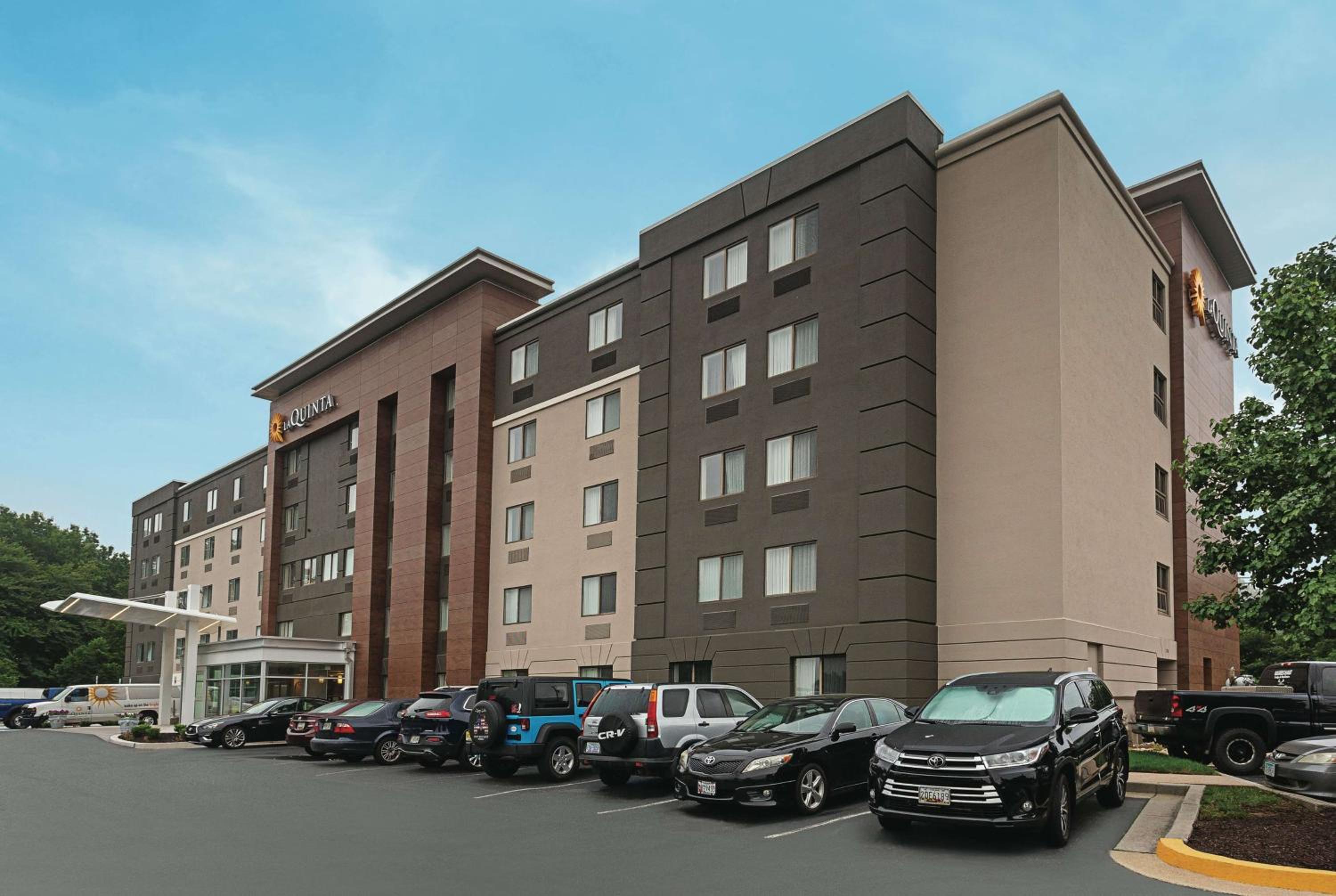 Baltimore Vacations - La Quinta by Wyndham Baltimore BWI Airport - Property Image 1