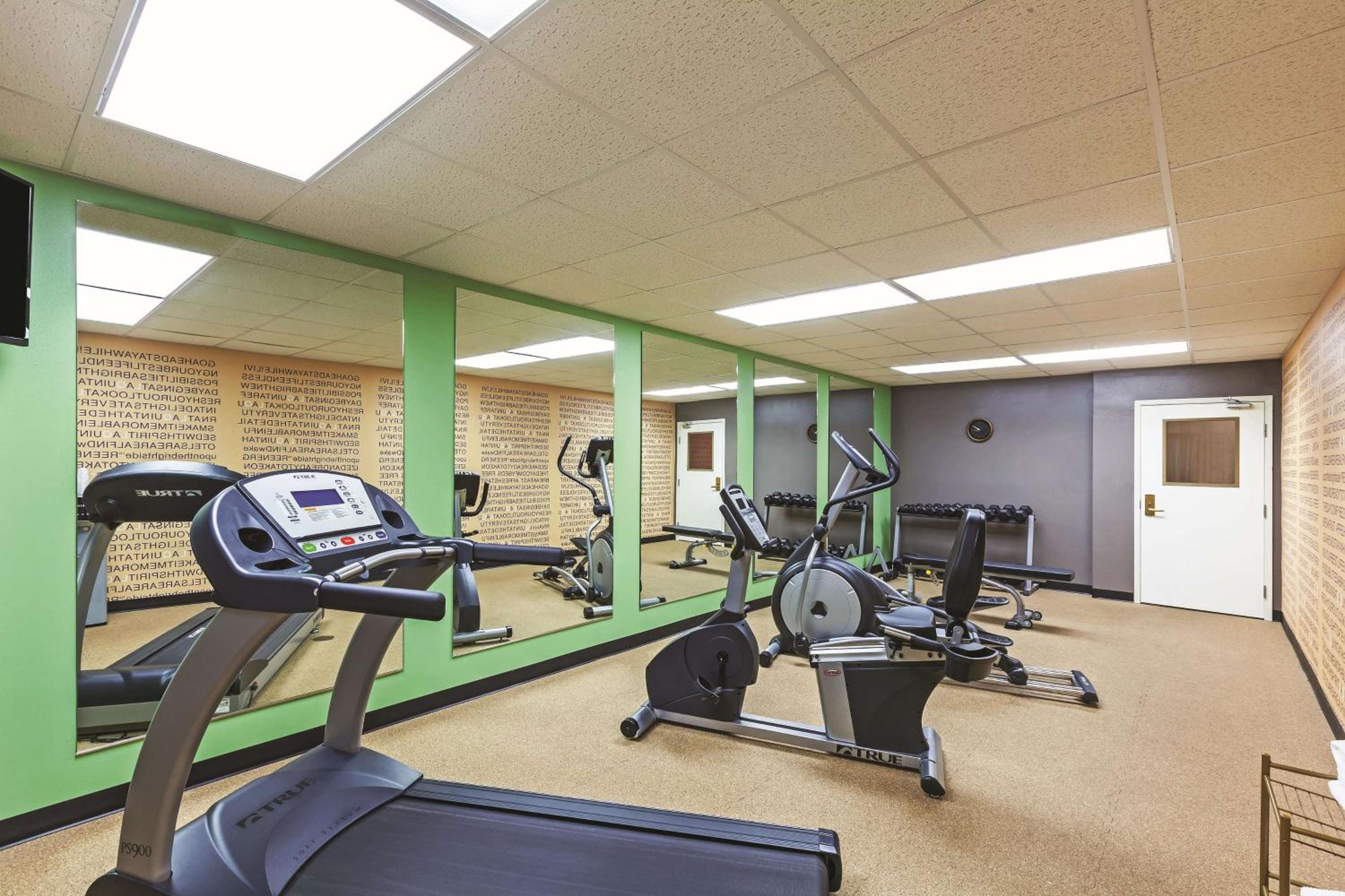 Granbury Vacations - La Quinta by Wyndham Granbury - Property Image 12