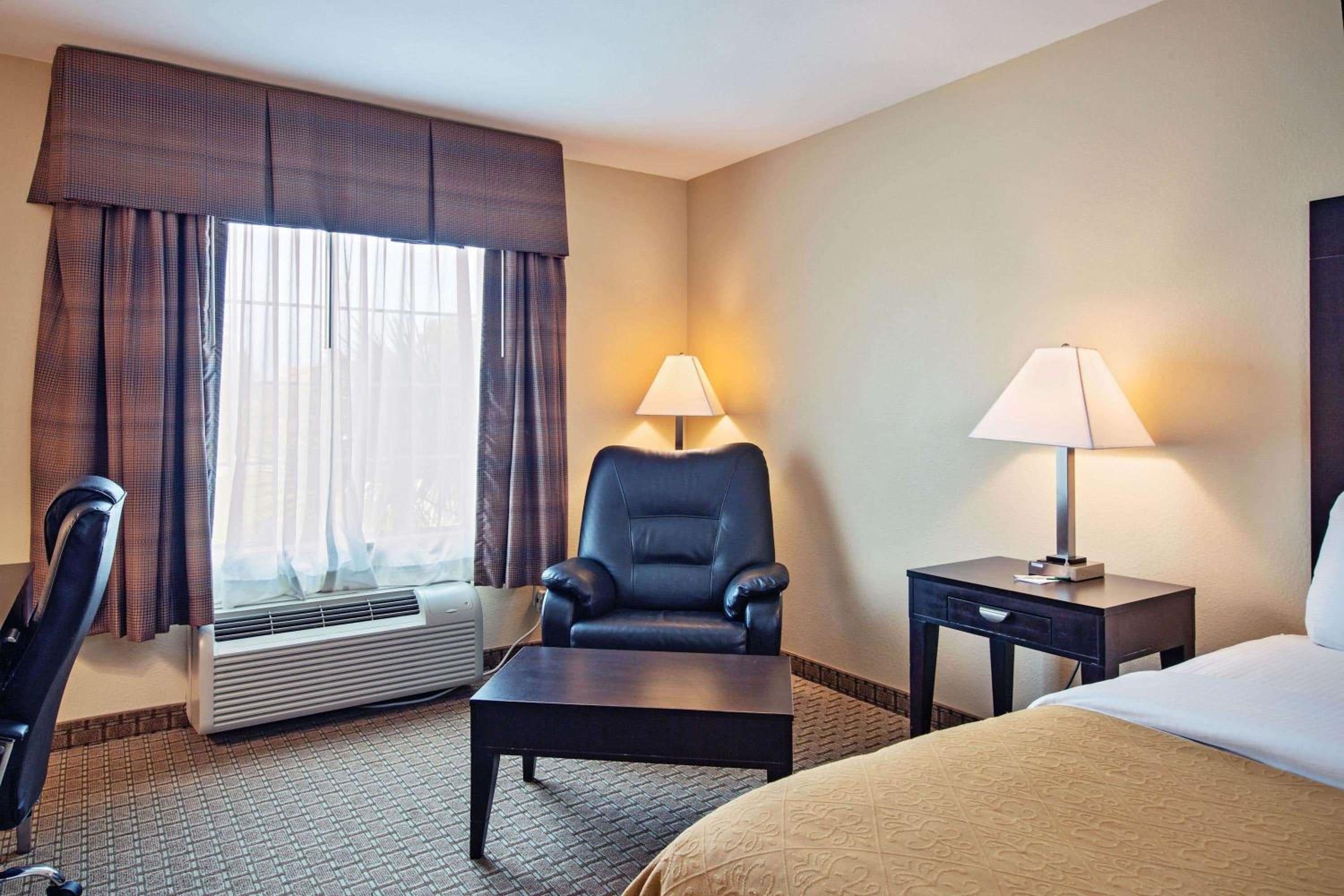 Morgan City Vacations - La Quinta by Wyndham Morgan City - Property Image 20
