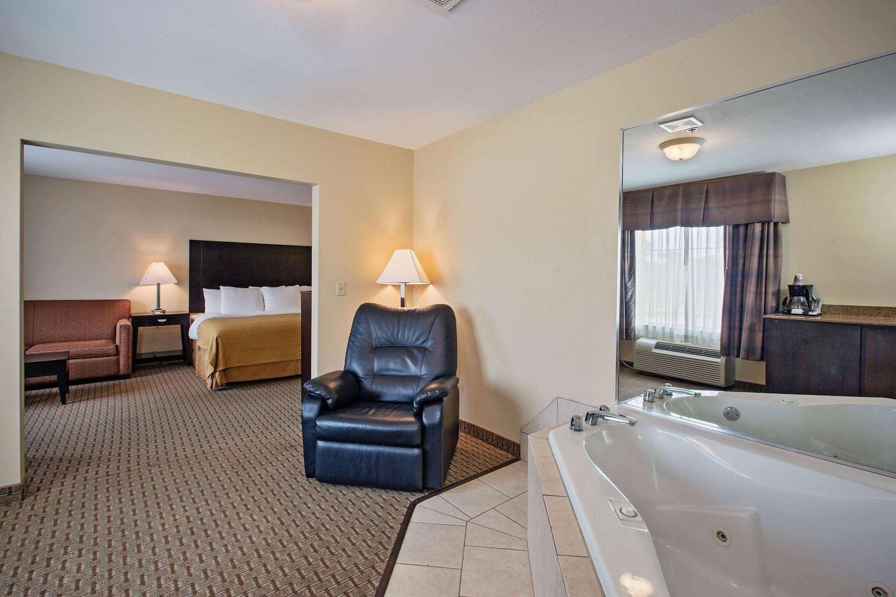 Morgan City Vacations - La Quinta by Wyndham Morgan City - Property Image 17