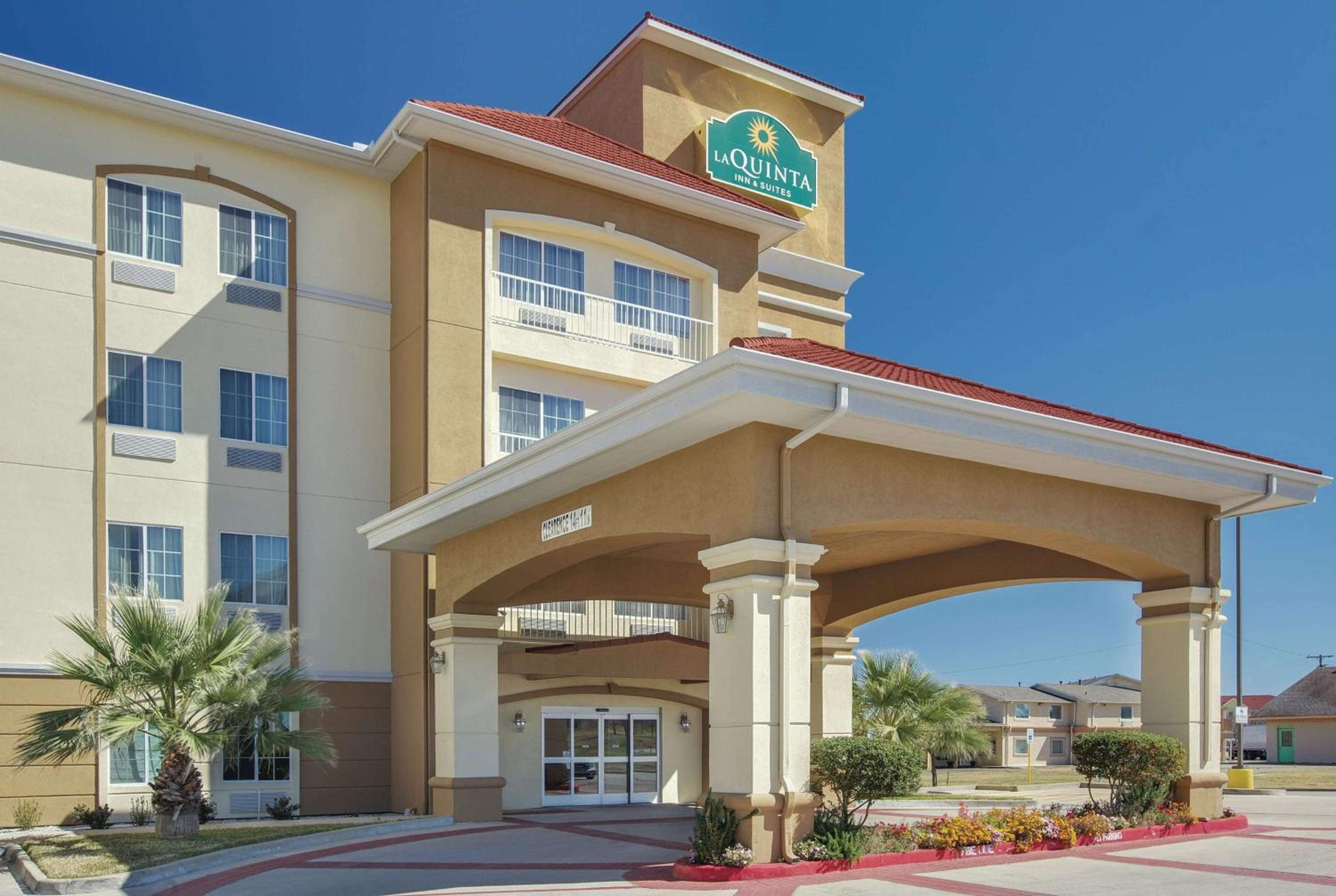 Corsicana Vacations - La Quinta by Wyndham Corsicana - Property Image 1