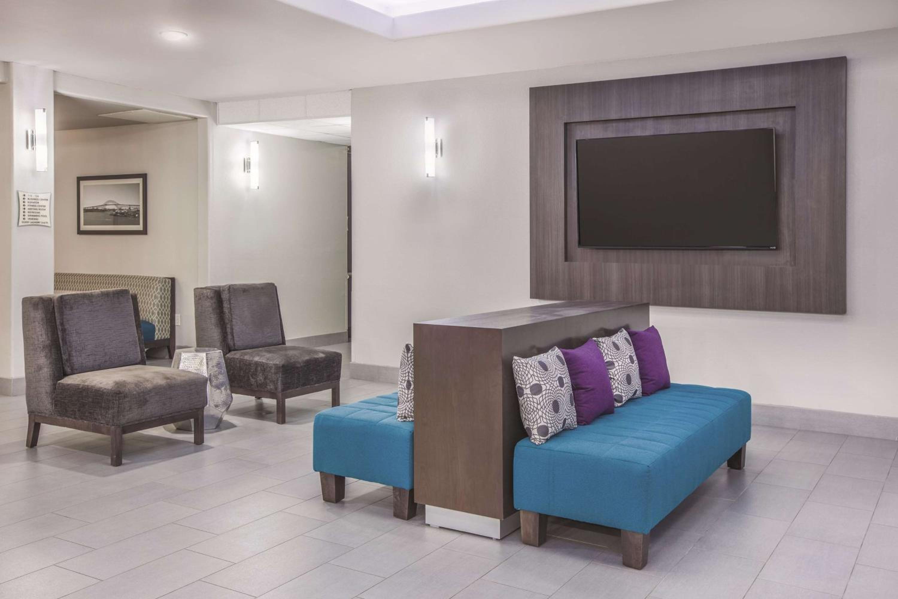 Bay City Vacations - La Quinta by Wyndham Bay City - Property Image 3