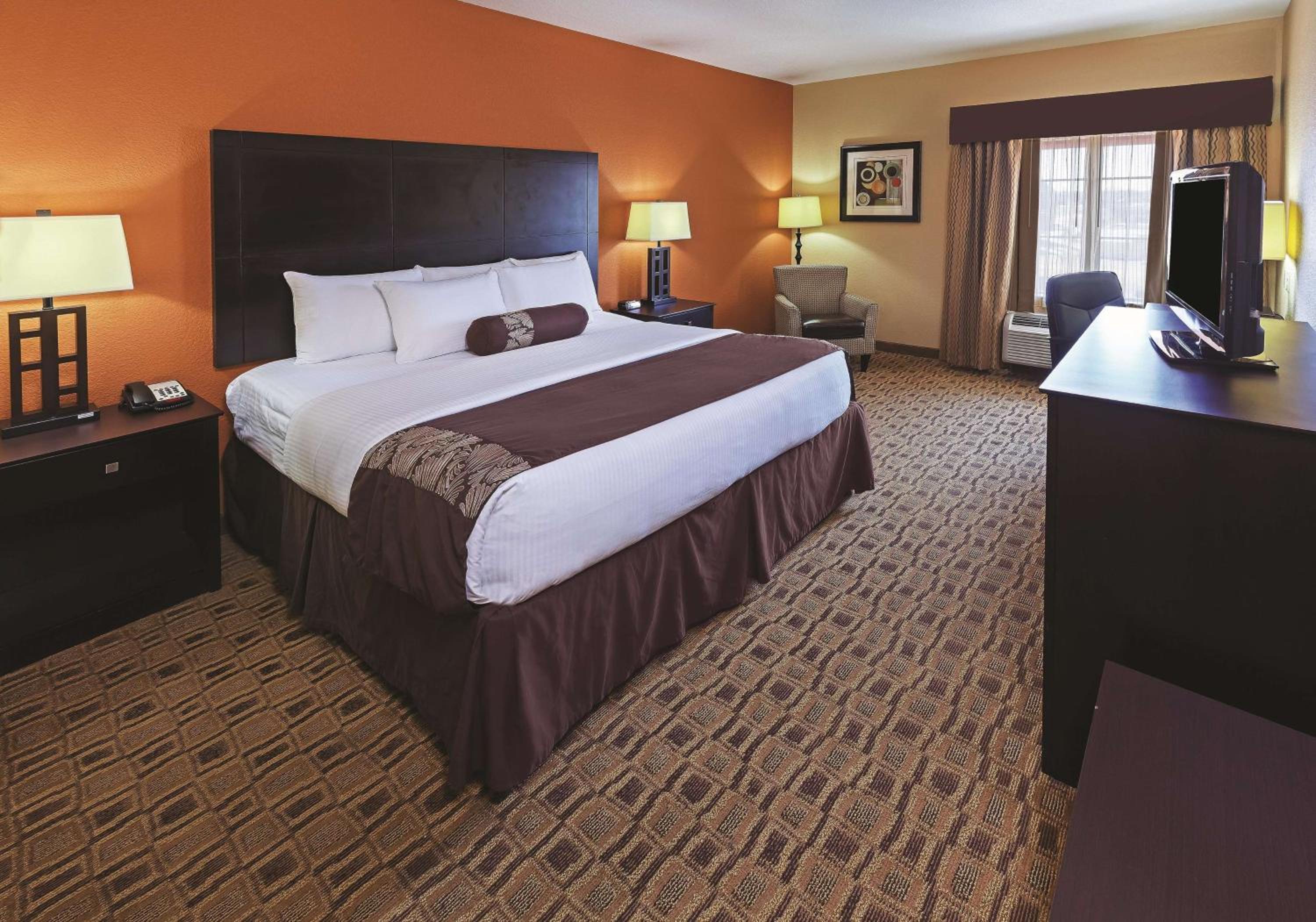 Searcy Vacations - La Quinta by Wyndham Searcy - Property Image 4