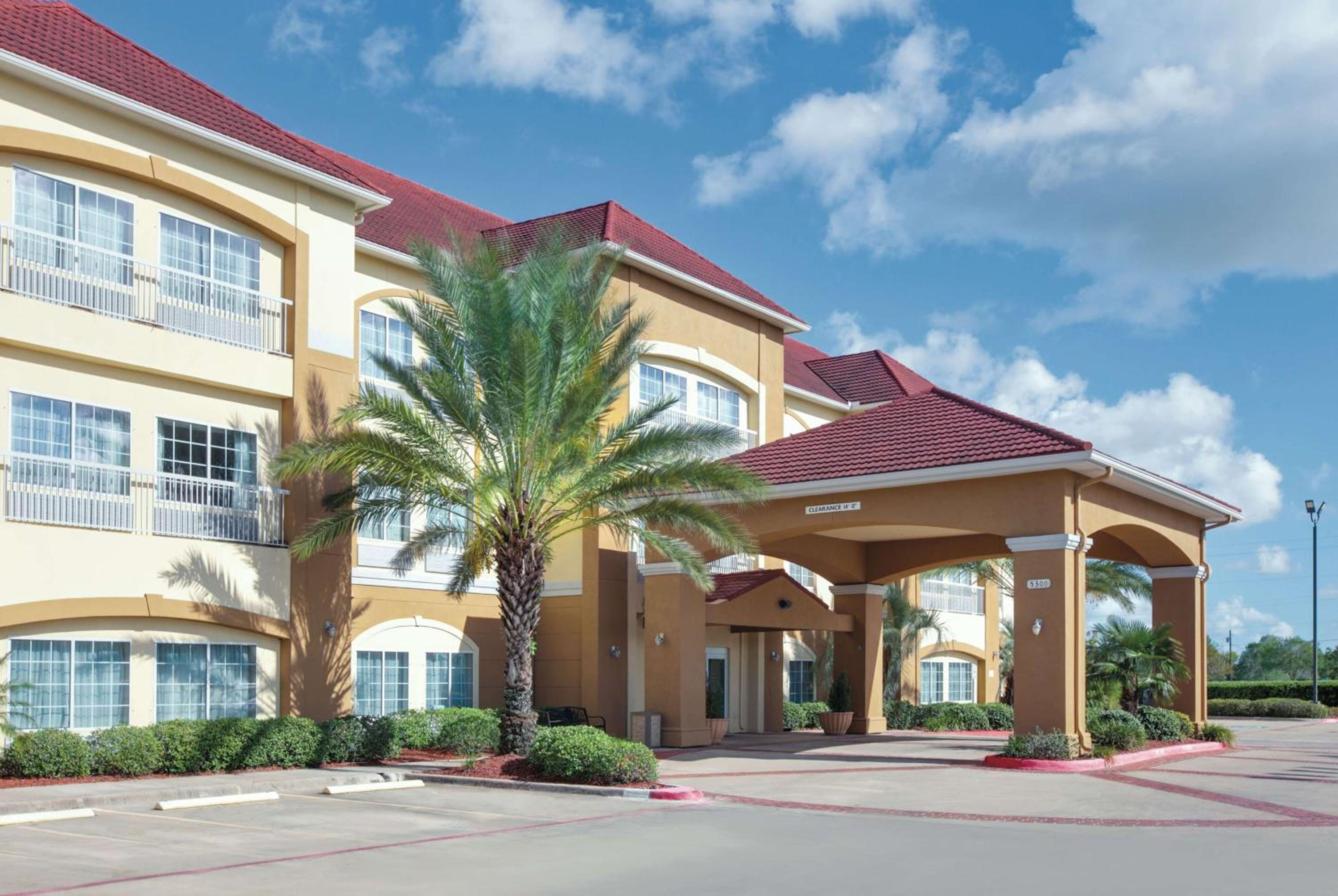 Bay City Vacations - La Quinta by Wyndham Bay City - Property Image 1