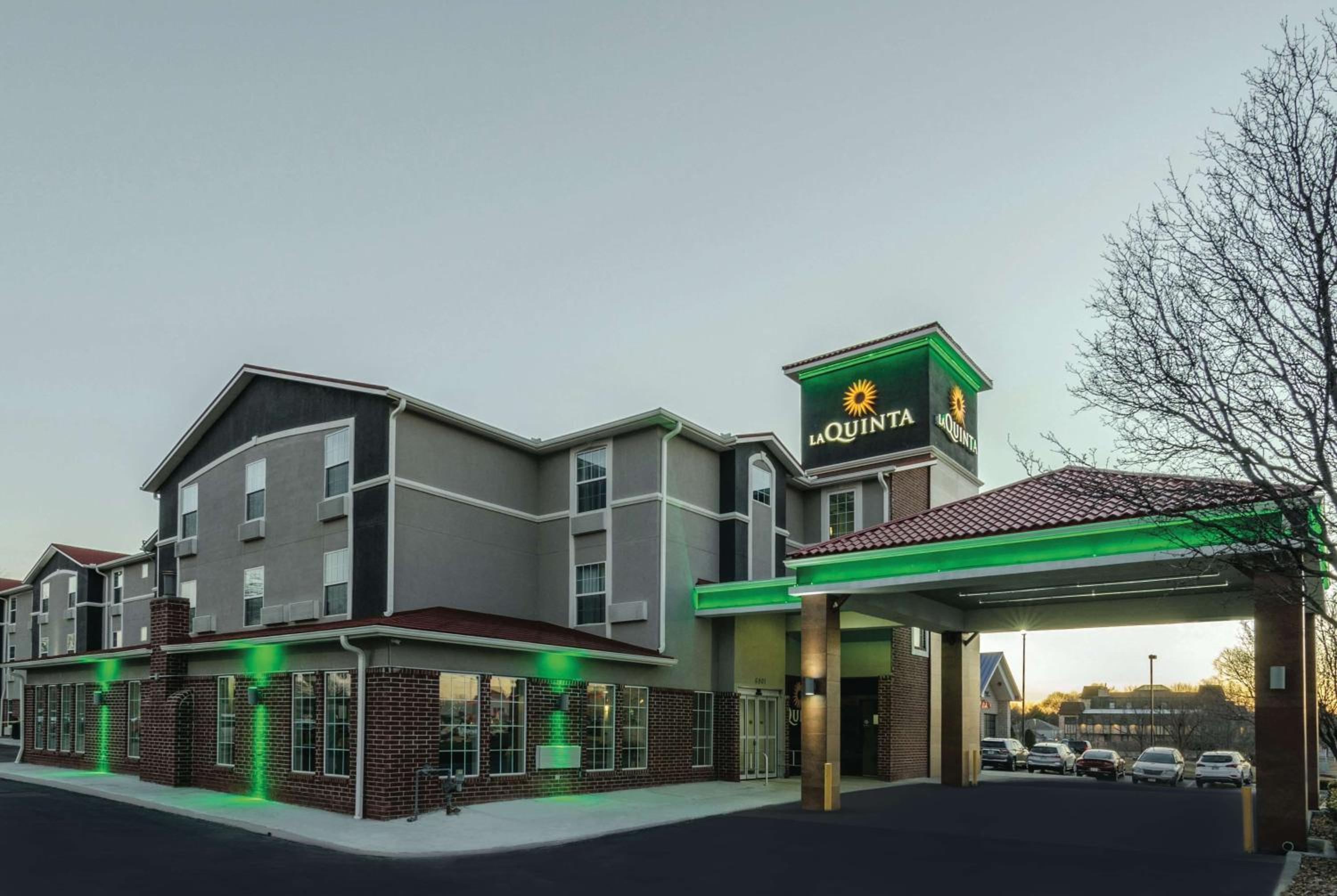 Hotel La Quinta Inn & Suites by Wyndham Kansas City Airport