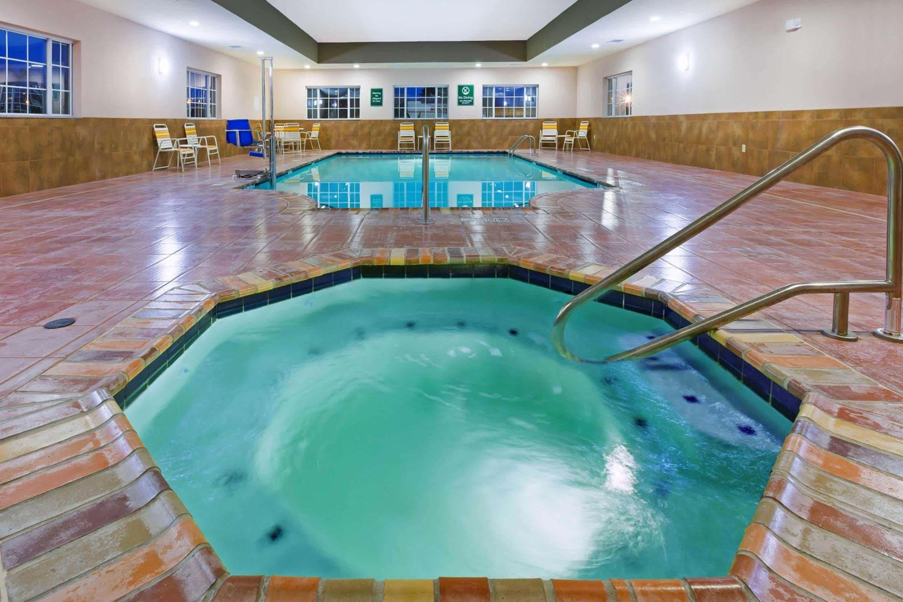 La Quinta by Wyndham Floresville