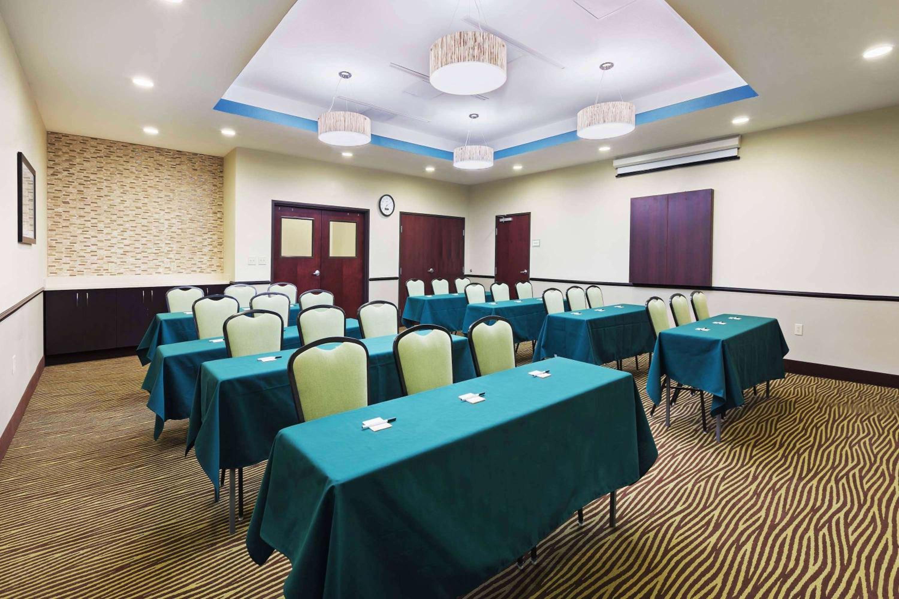 La Quinta by Wyndham Floresville