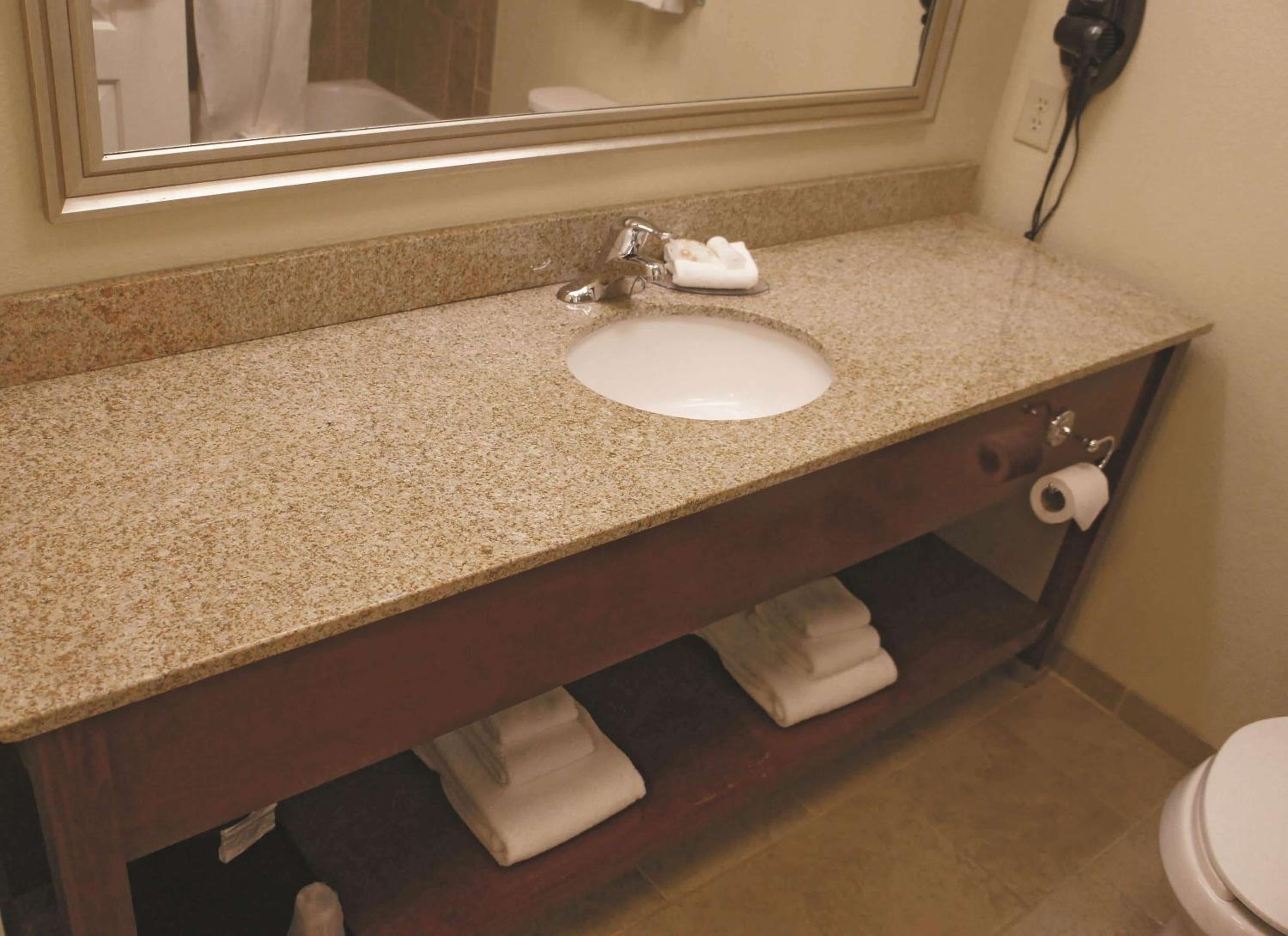 Dickinson Vacations - La Quinta by Wyndham Dickinson - Property Image 8