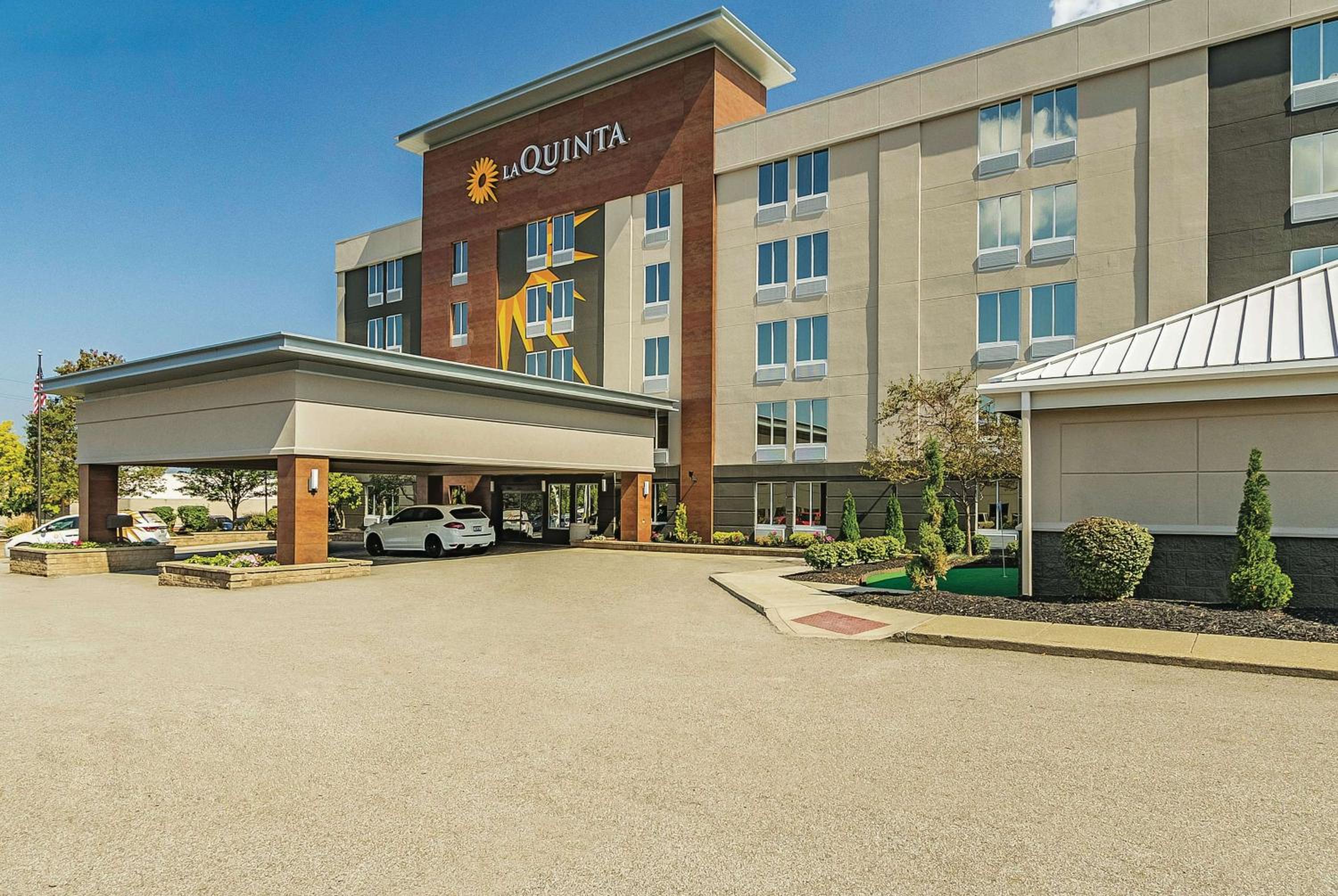 Hotel La Quinta Inn & Suites by Wyndham Cleveland Airport West