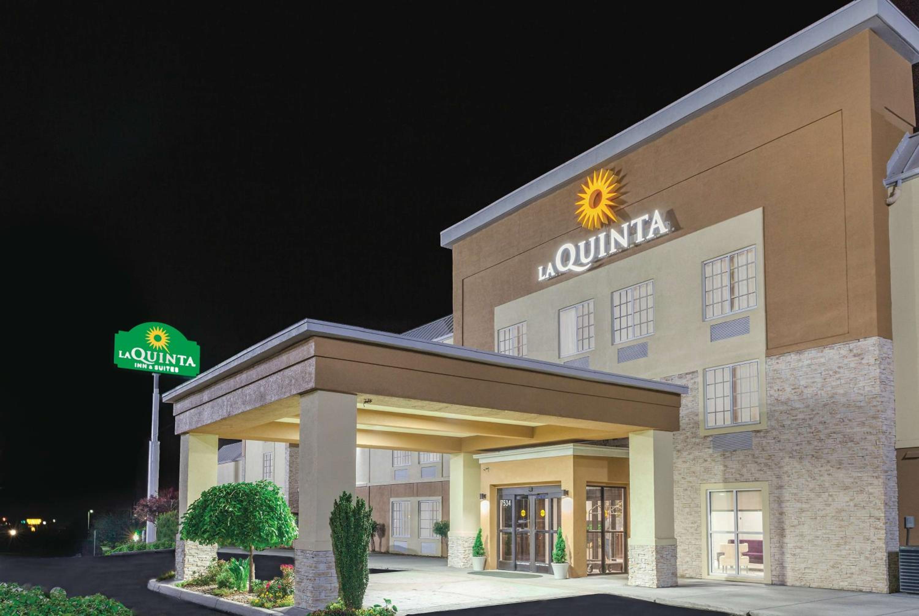 Hotel La Quinta by Wyndham Knoxville North I-75 - Image 1