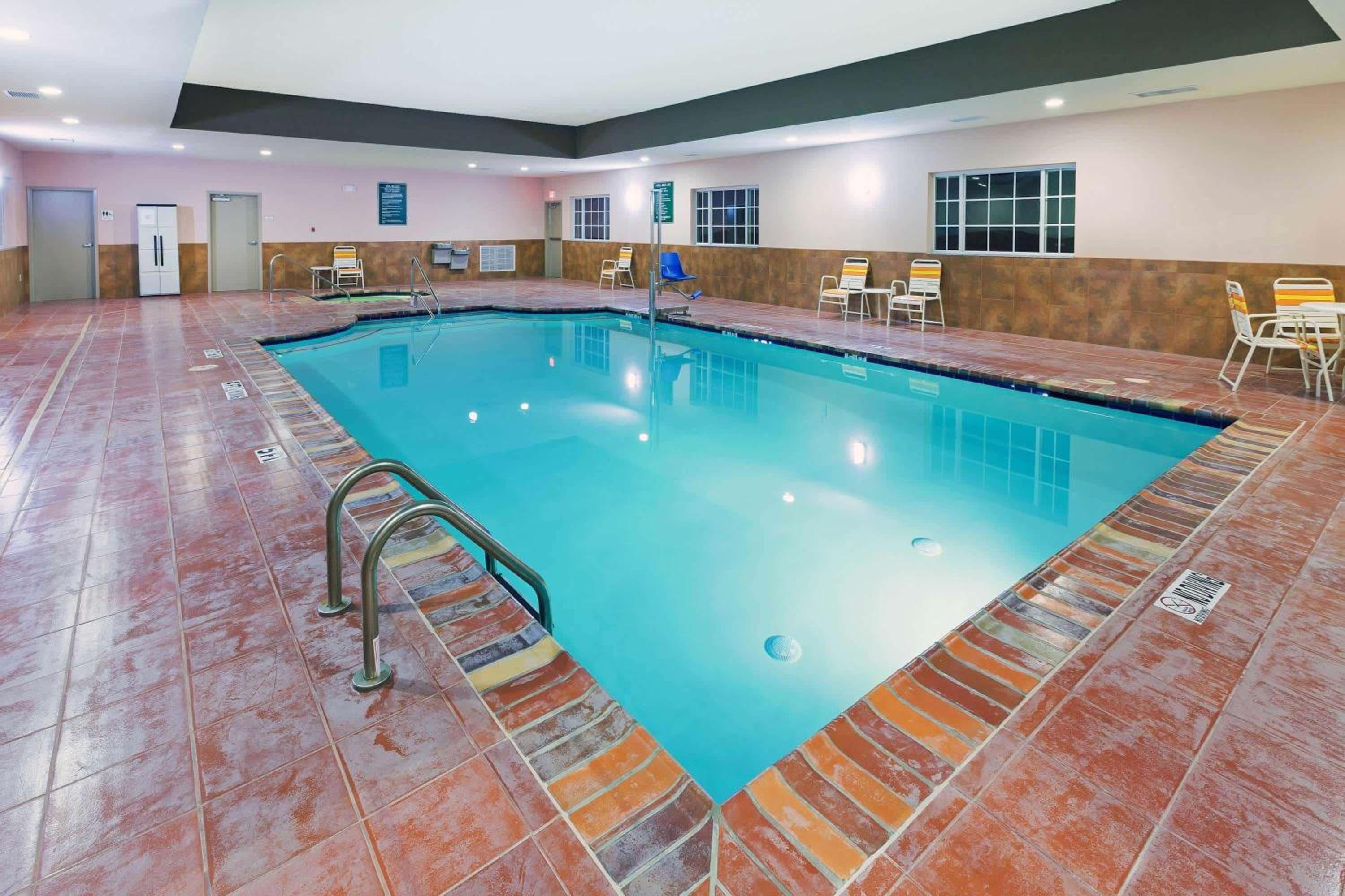 La Quinta by Wyndham Floresville