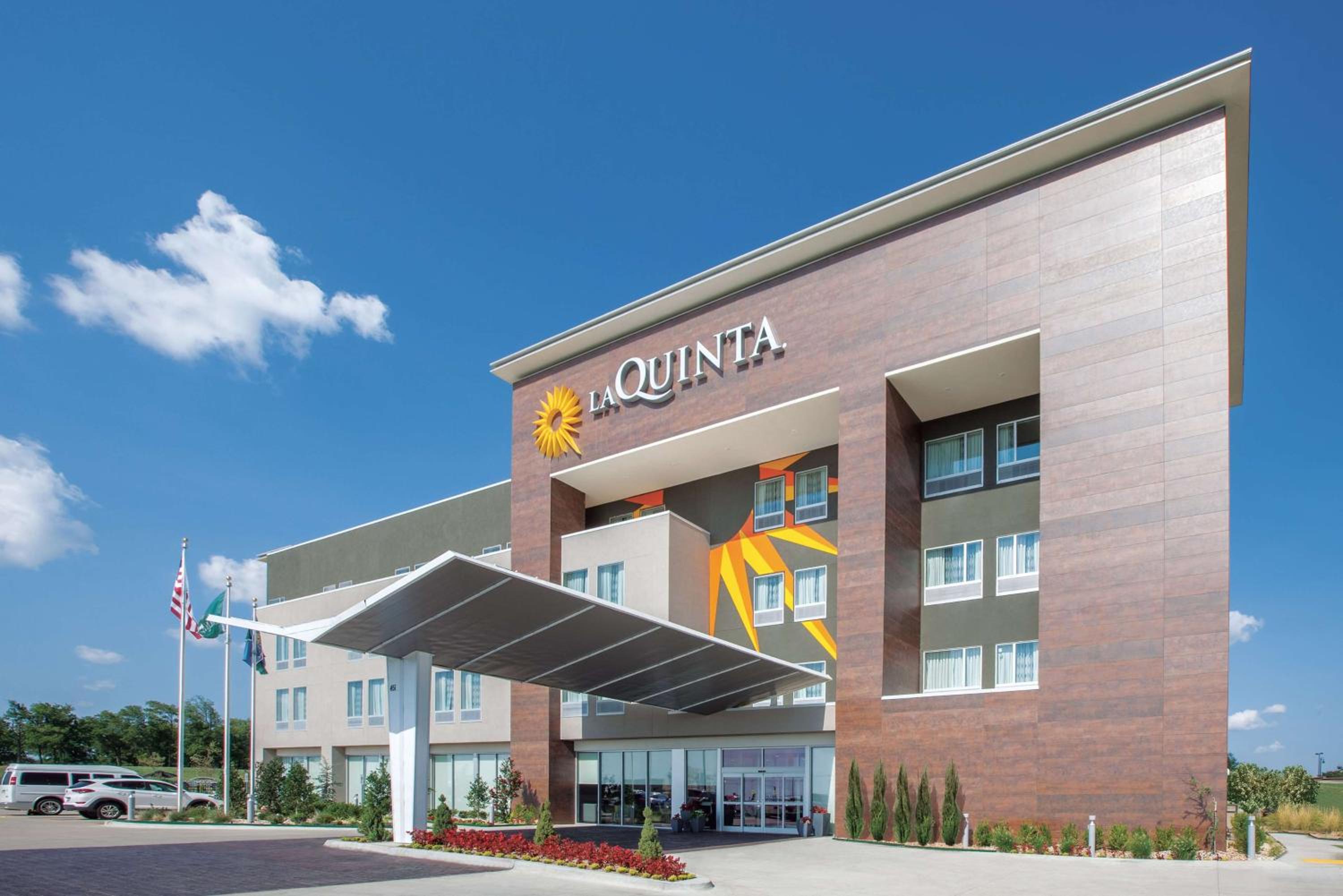 Hotel La Quinta by Wyndham Tulsa Broken Arrow - Image 1