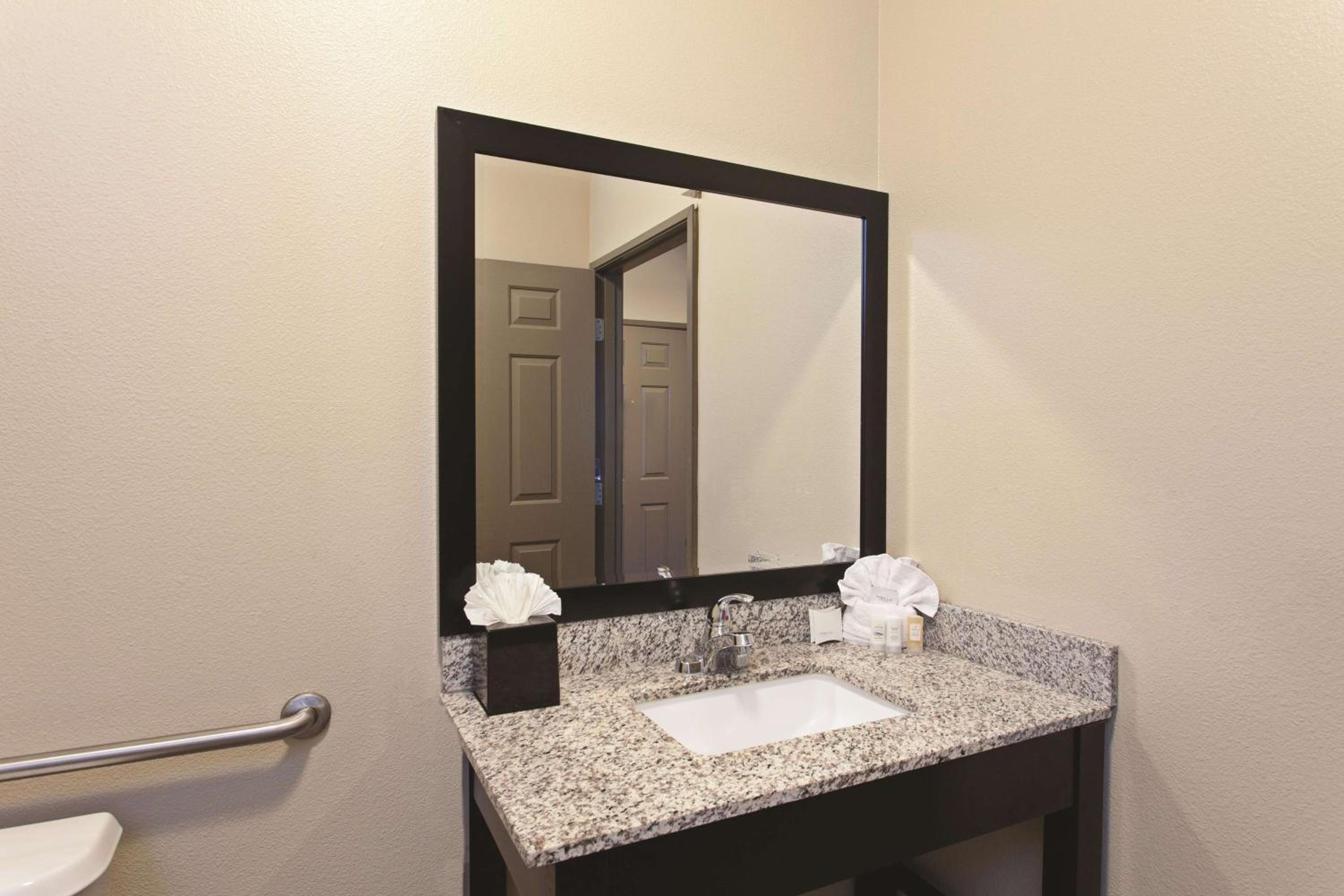 Los Banos Vacations - La Quinta by Wyndham Los Banos - Property Image 12