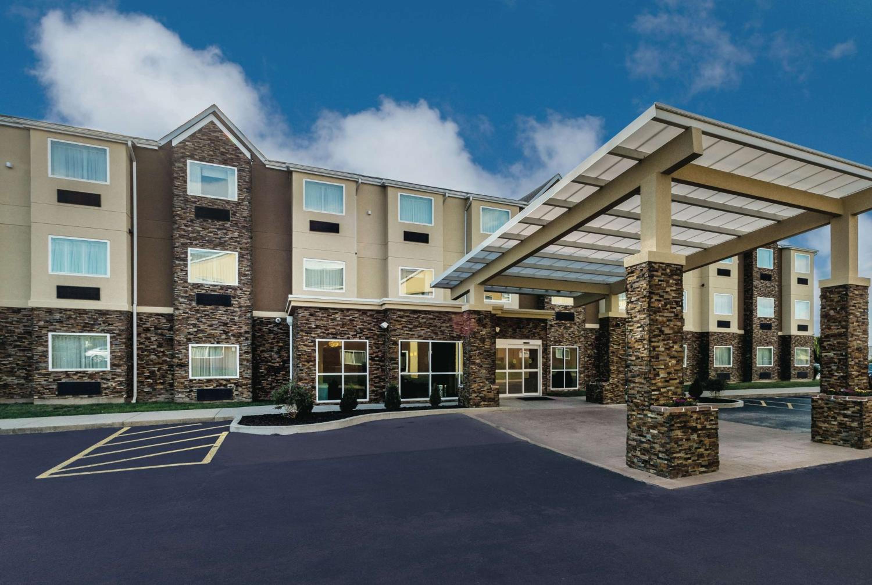 Ofallon Vacations - La Quinta by Wyndham Collinsville - St. Louis - Property Image 1