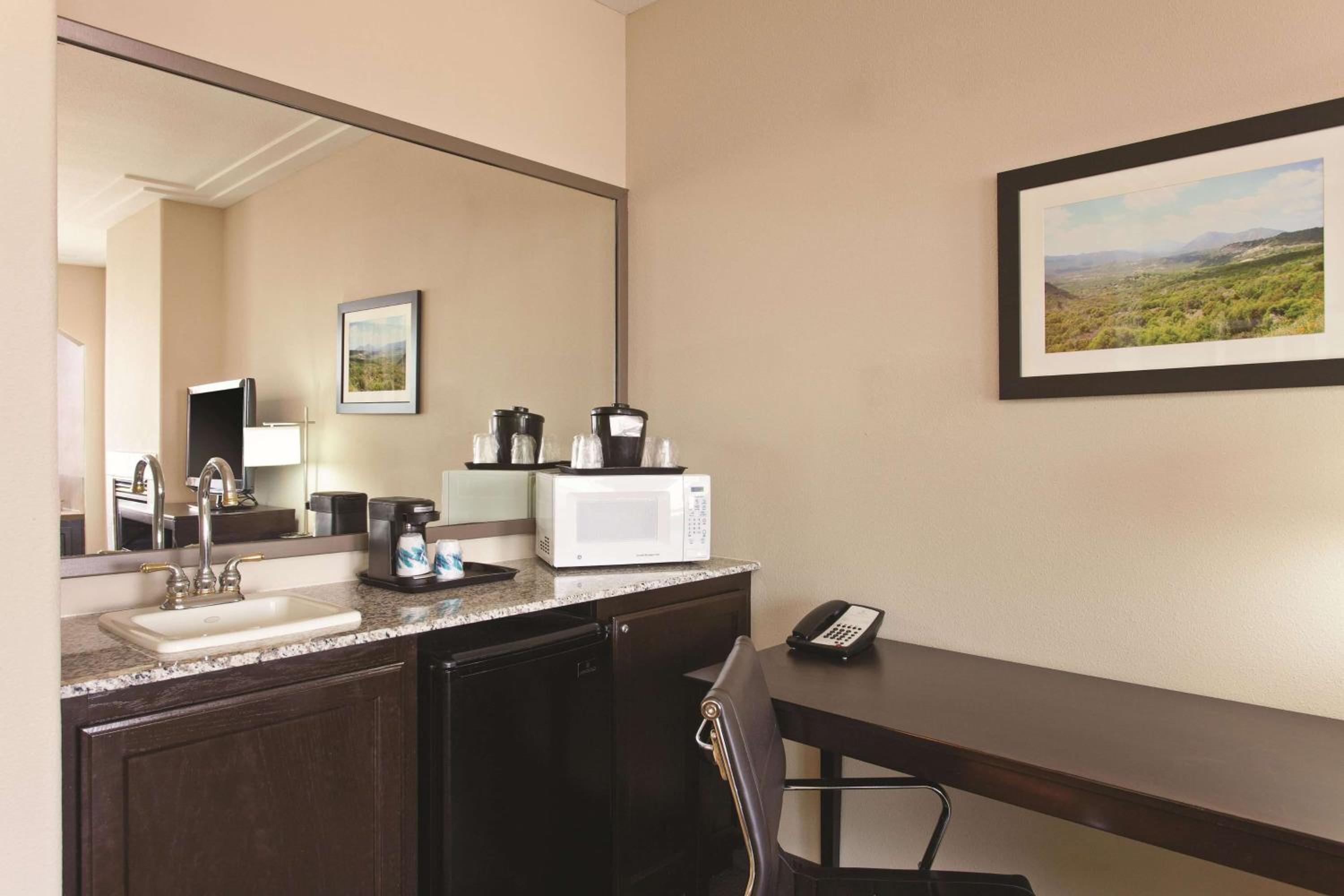 Los Banos Vacations - La Quinta by Wyndham Los Banos - Property Image 7