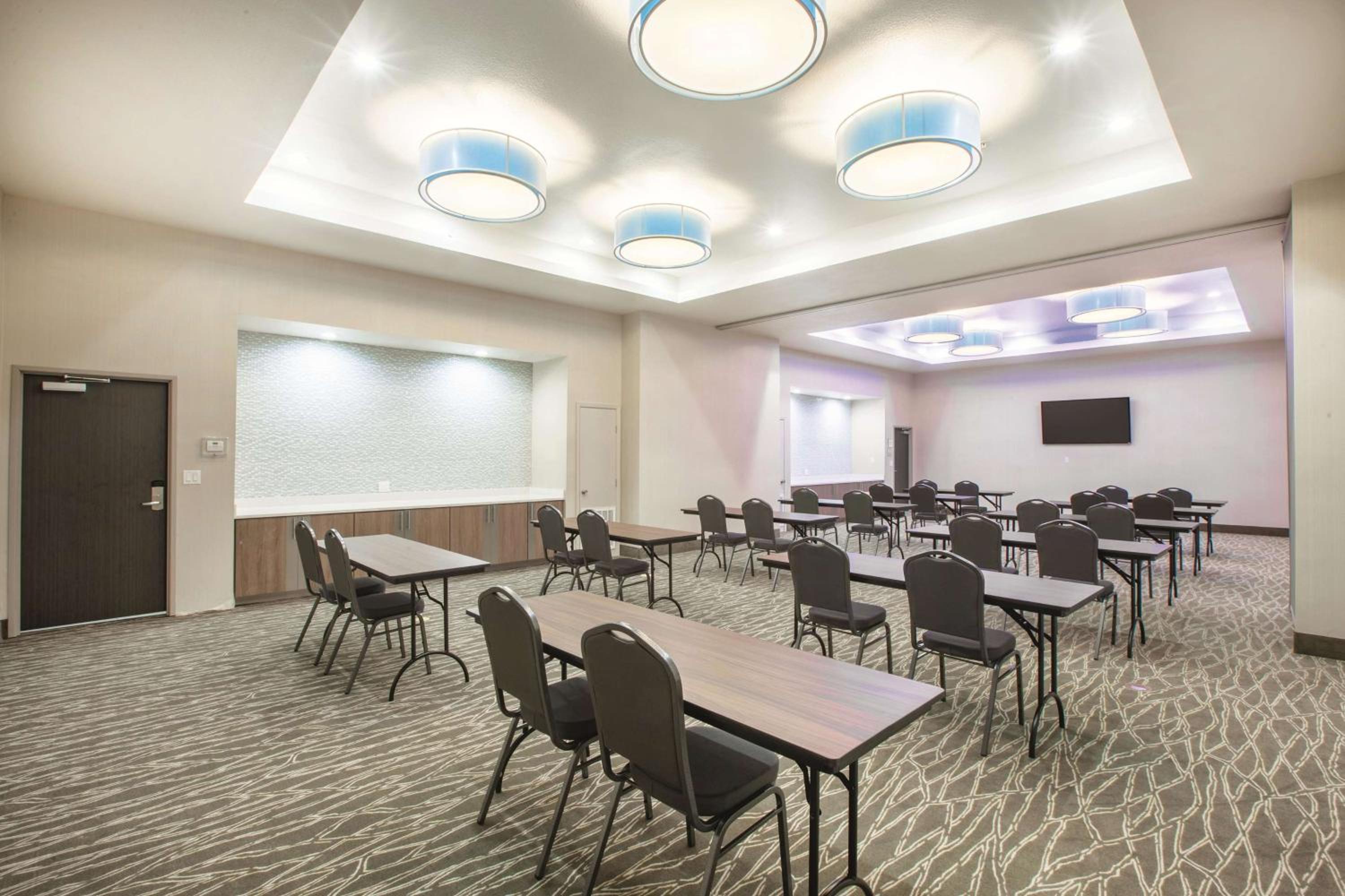 La Quinta by Wyndham San Marcos Outlet Mall - Property Image 13