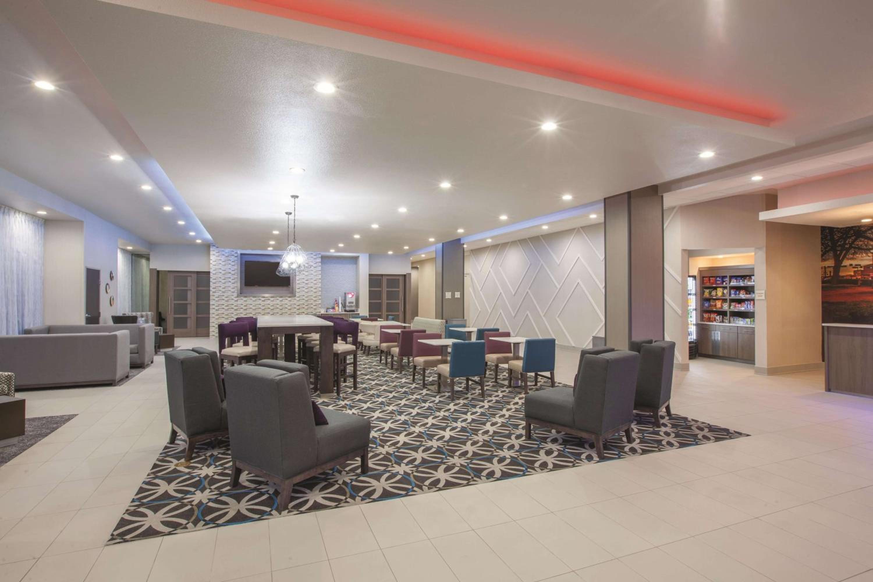 La Quinta by Wyndham San Marcos Outlet Mall - Property Image 11