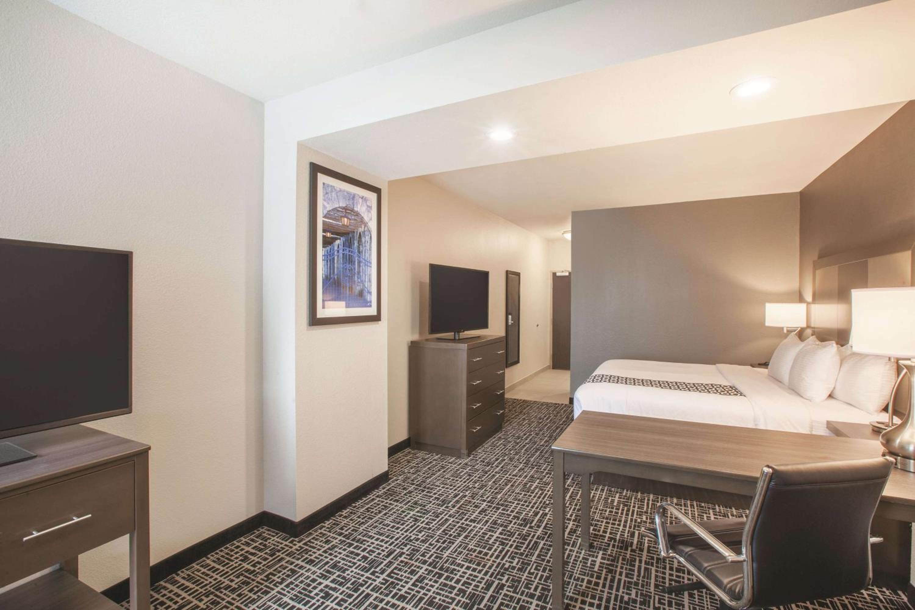 La Quinta by Wyndham San Marcos Outlet Mall - Property Image 10
