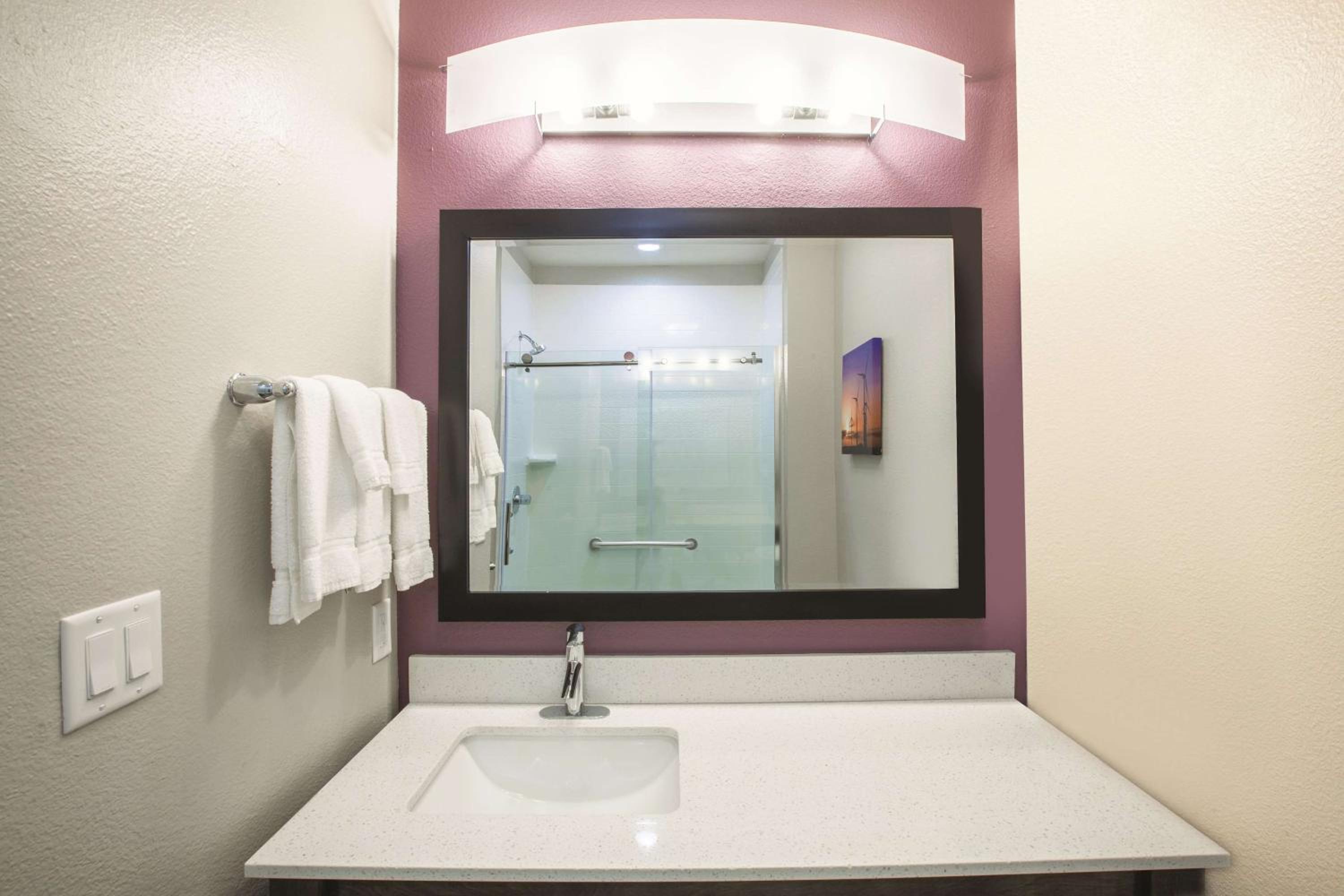 La Quinta by Wyndham San Marcos Outlet Mall - Property Image 6