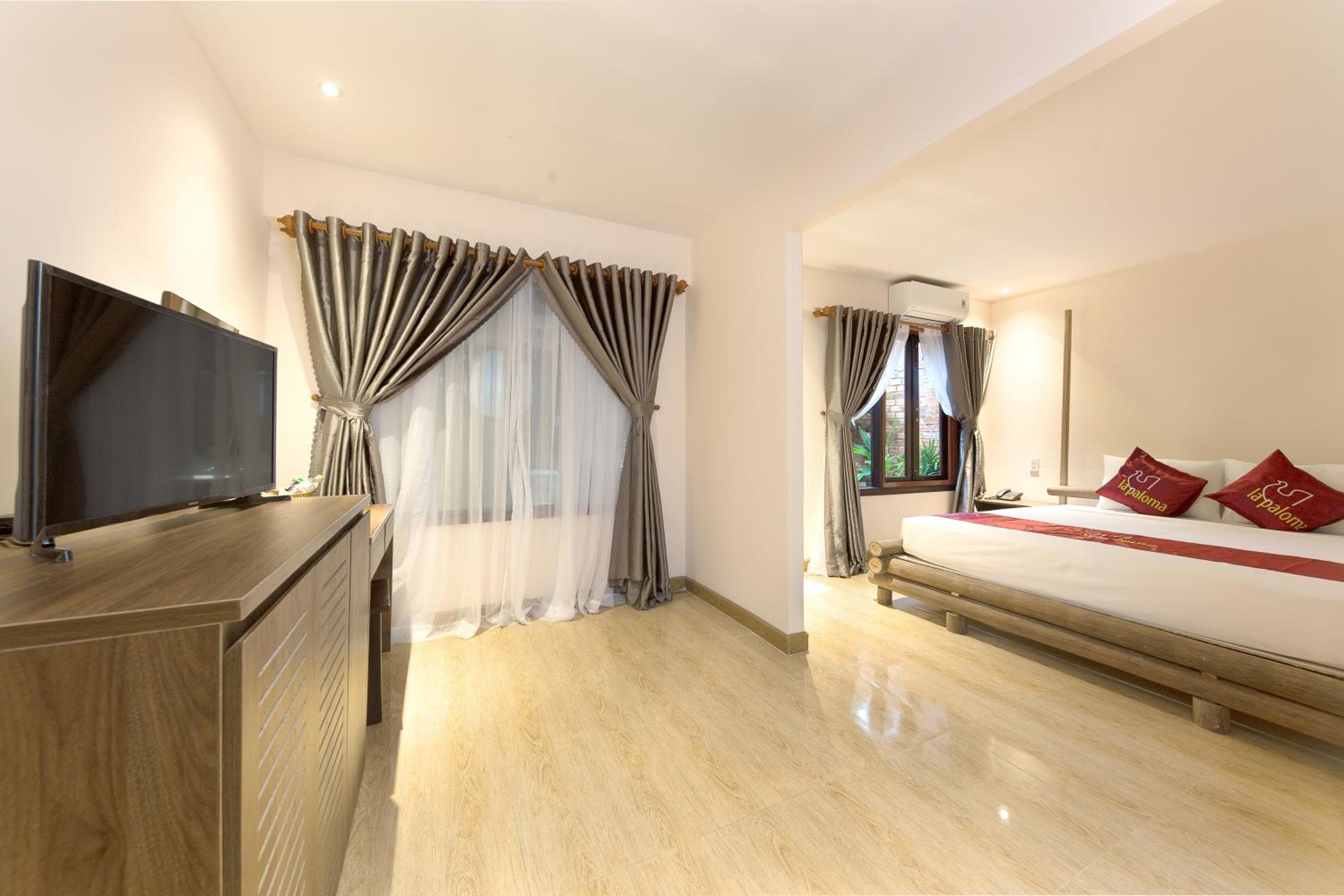La Paloma Resort