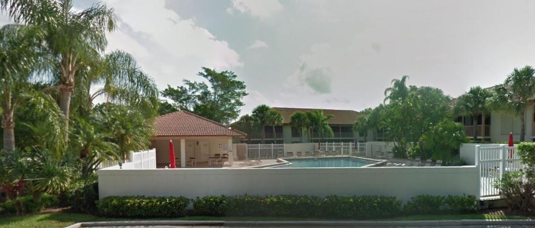 PGA National Resort Golf Villa - Luxurious Two Bedroom First Floor Water View - Property Image 15