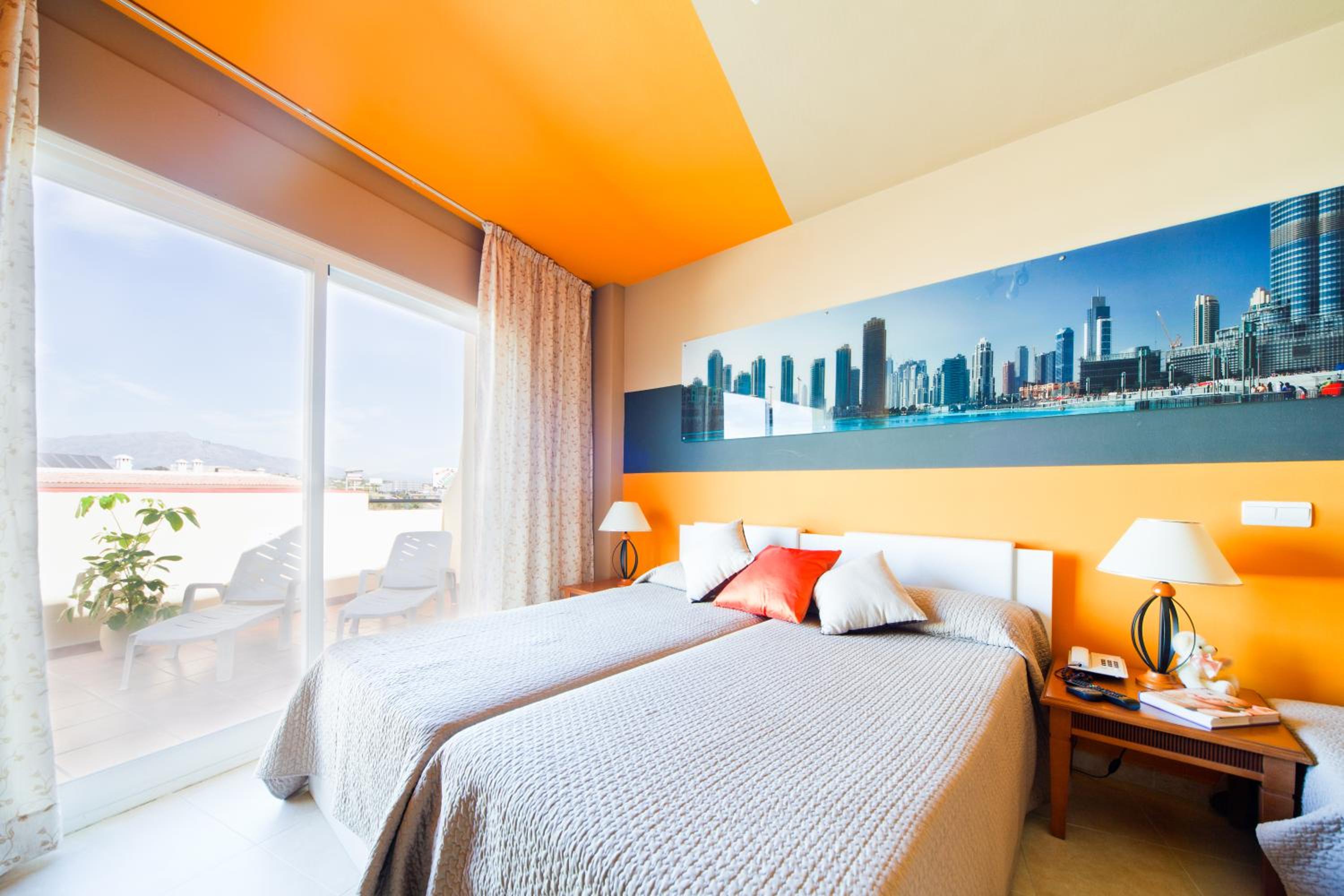 Hotel Sechi Aparthotel Marbella - Image 1