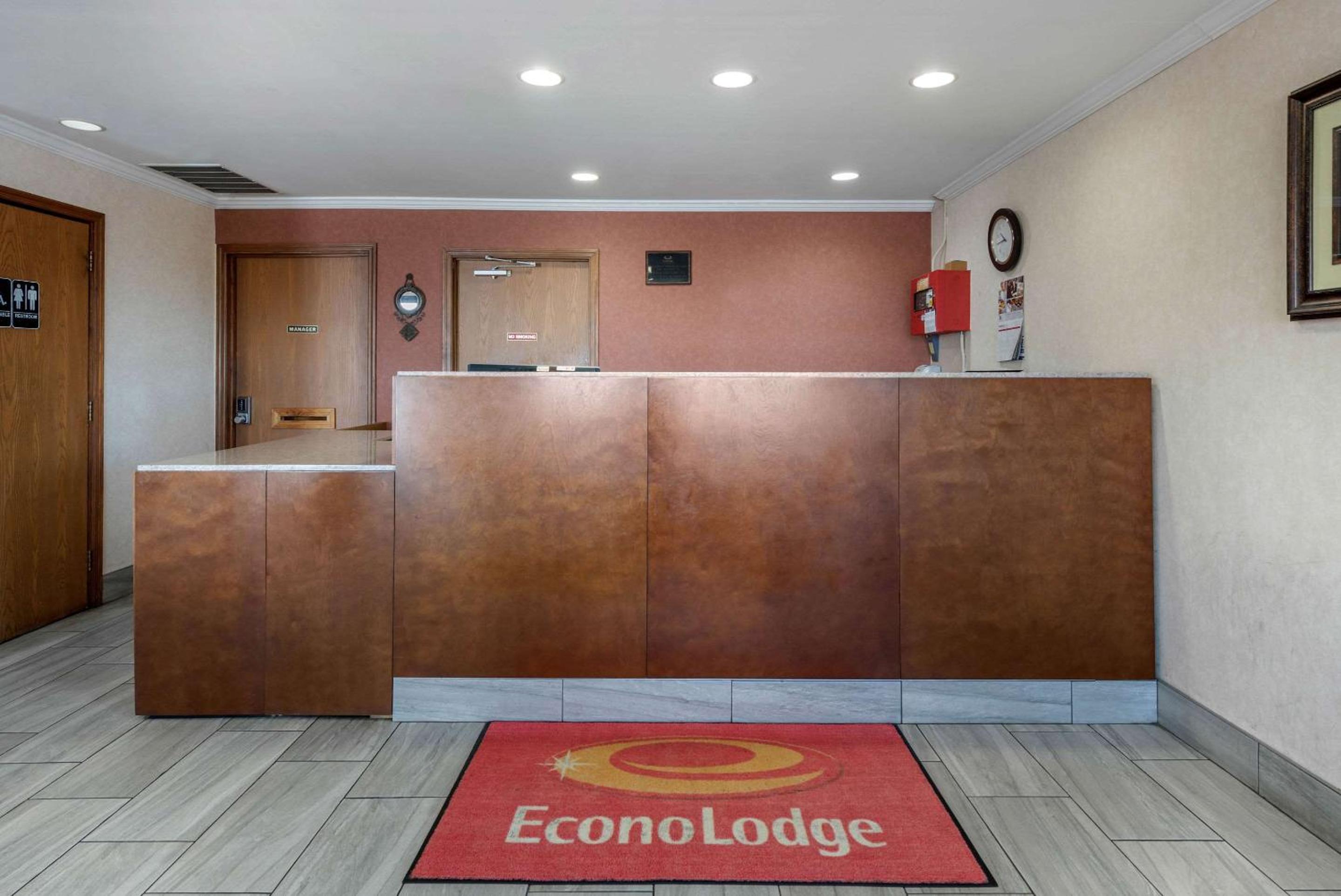 Econo Lodge Lexington Southeast view 3