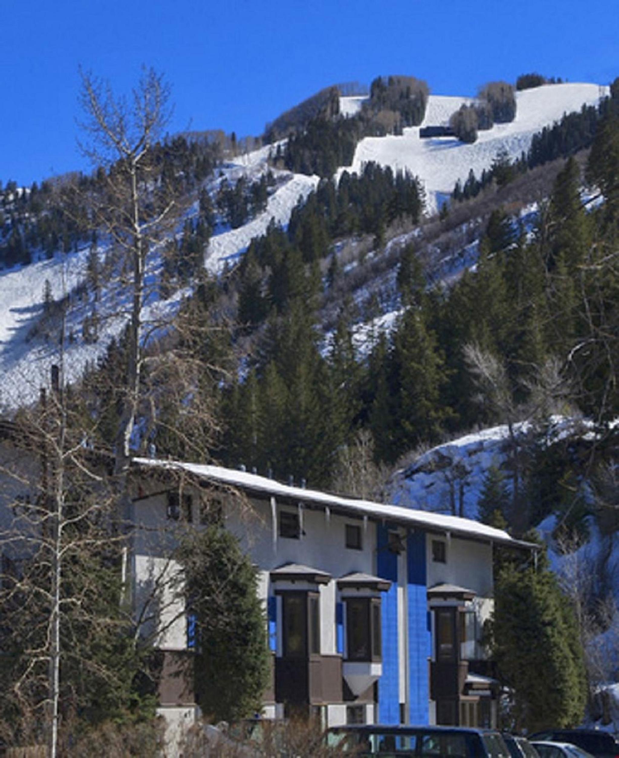 Hotel St Moritz Lodge and Condominiums - Image 1