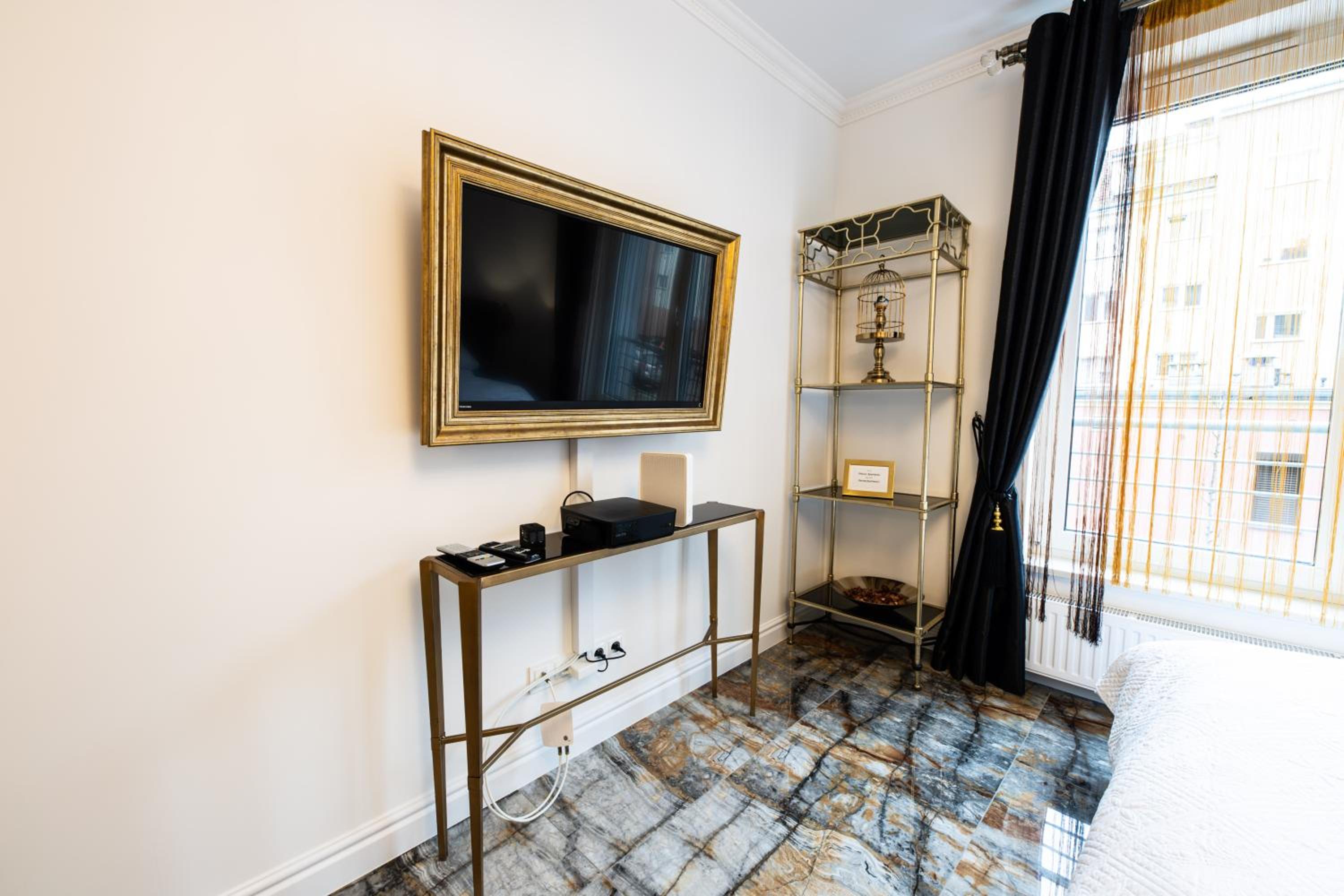 Princess Apartment - Old Town view 5