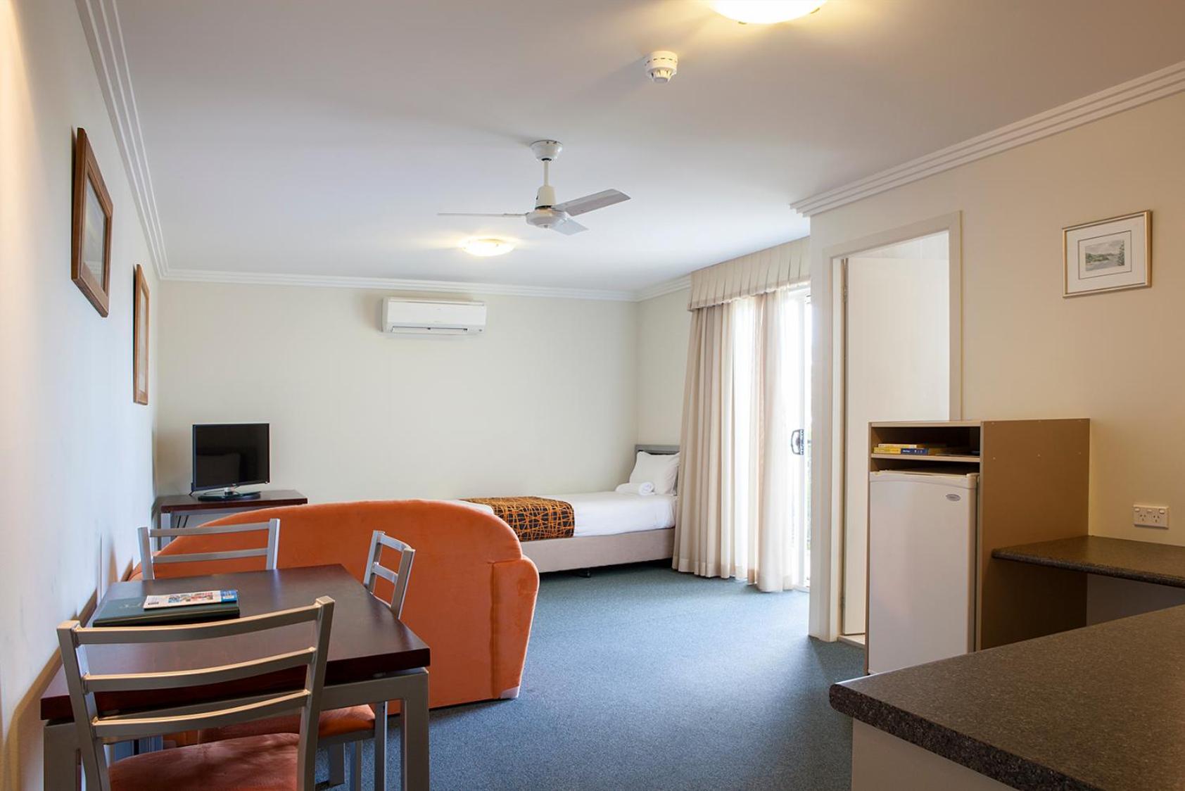 Mandarin Motel
