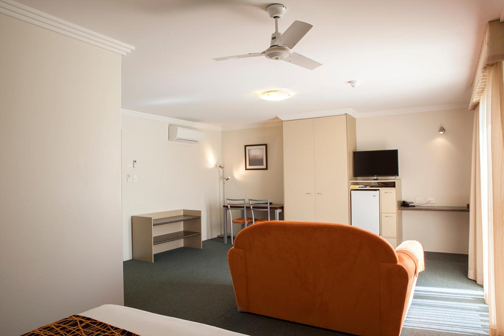 Mandarin Motel