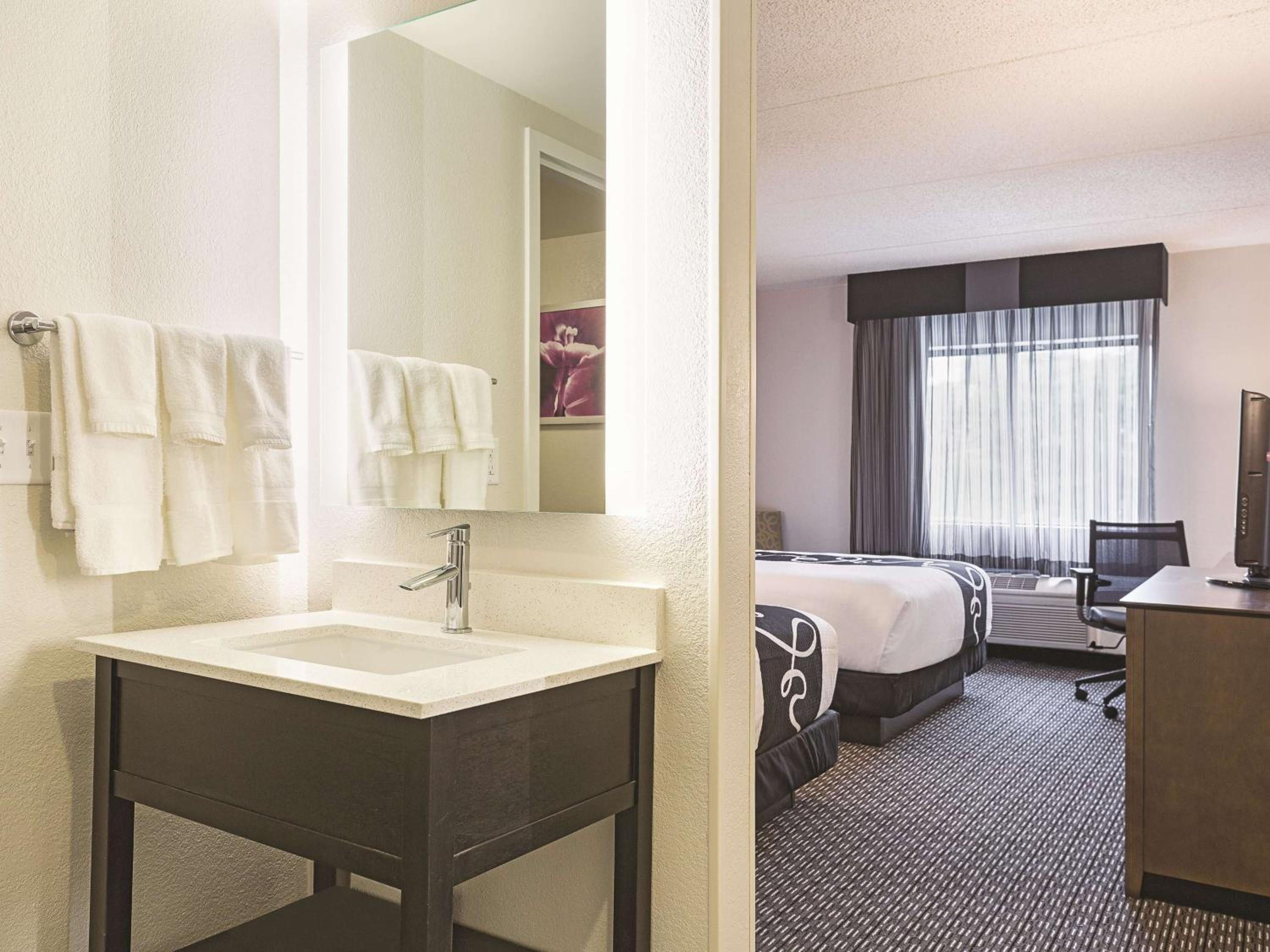 La Quinta by Wyndham Baltimore BWI Airport - Property Image 1