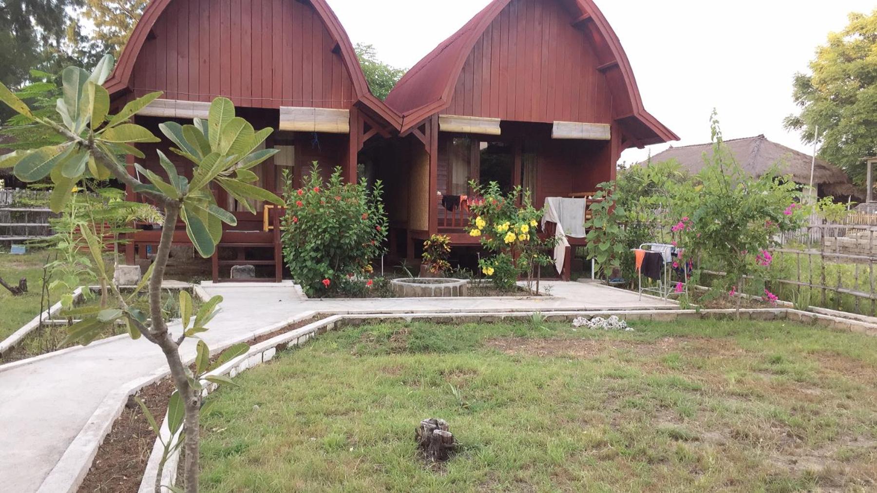 Lia Jaya Bungalows view 4