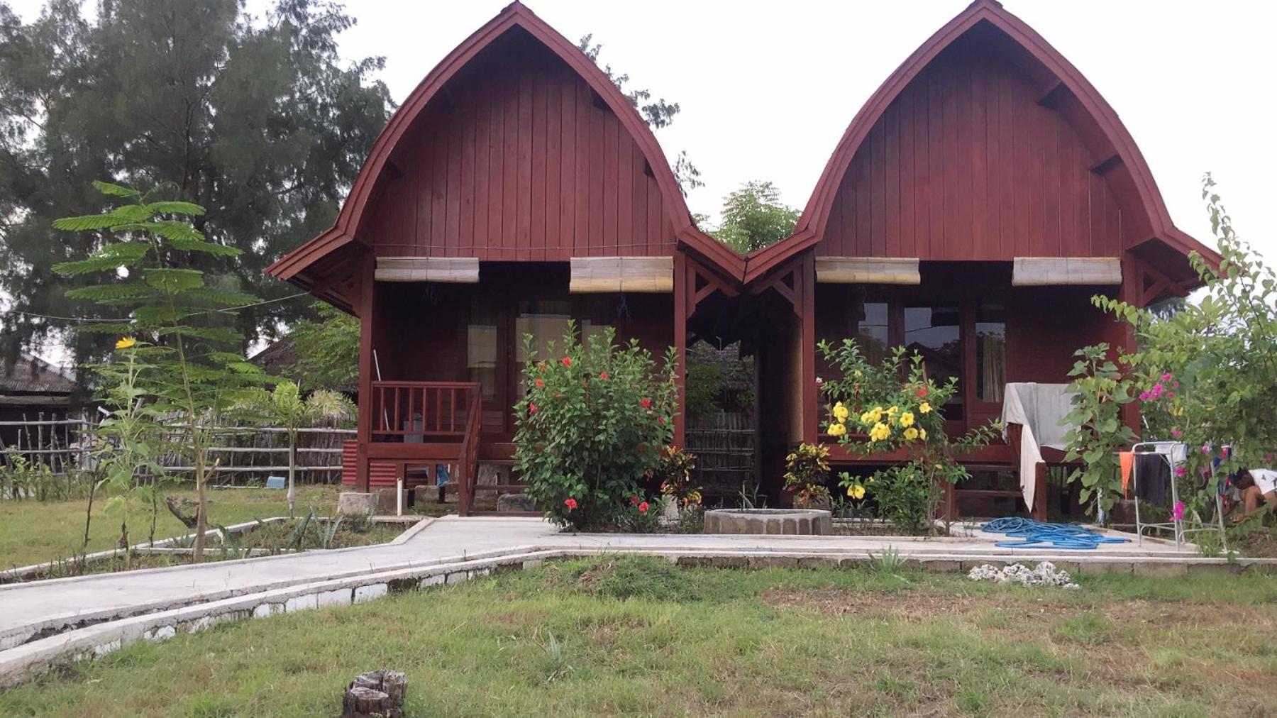 Lia Jaya Bungalows view 3