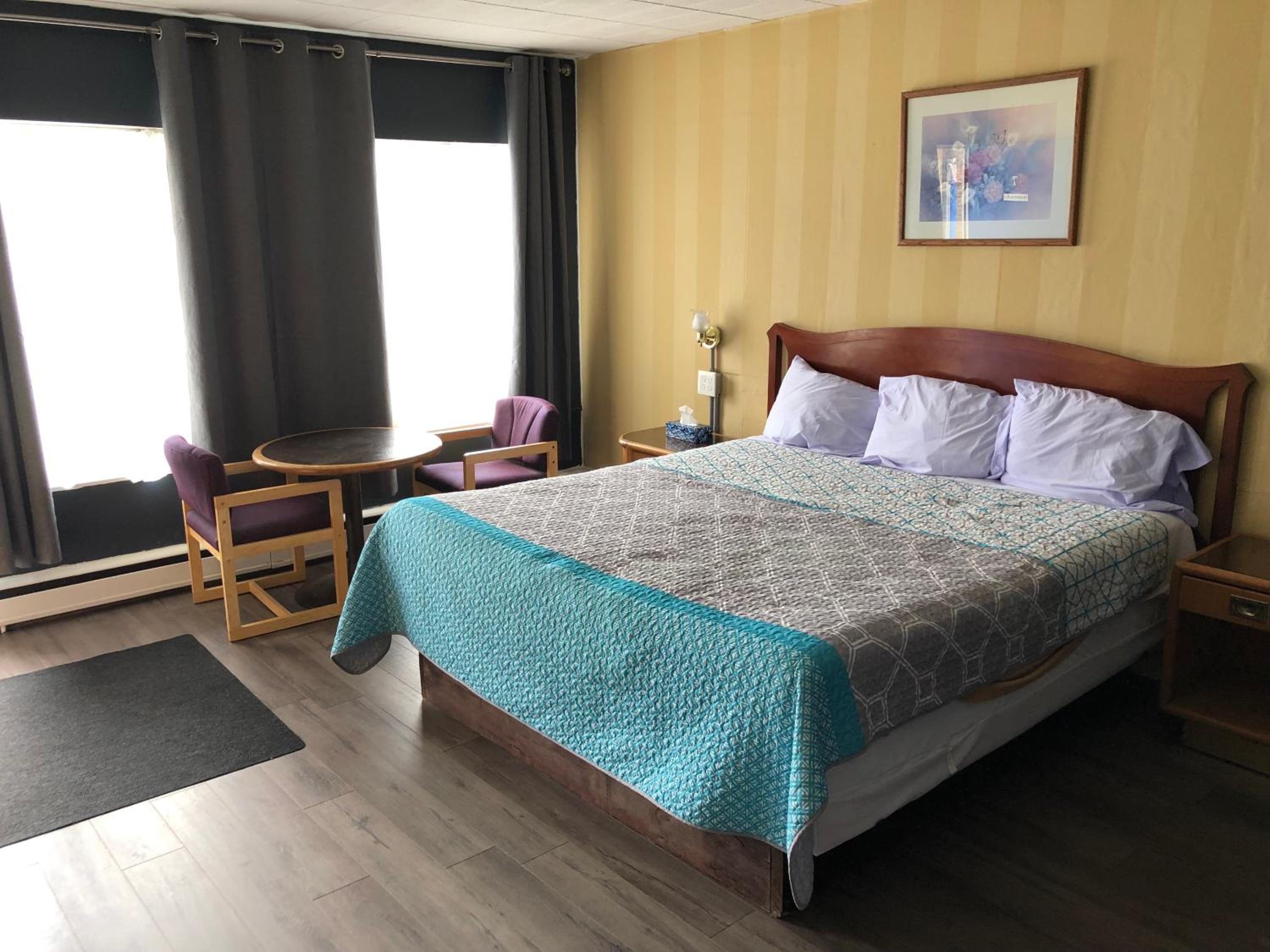 Advance Inn