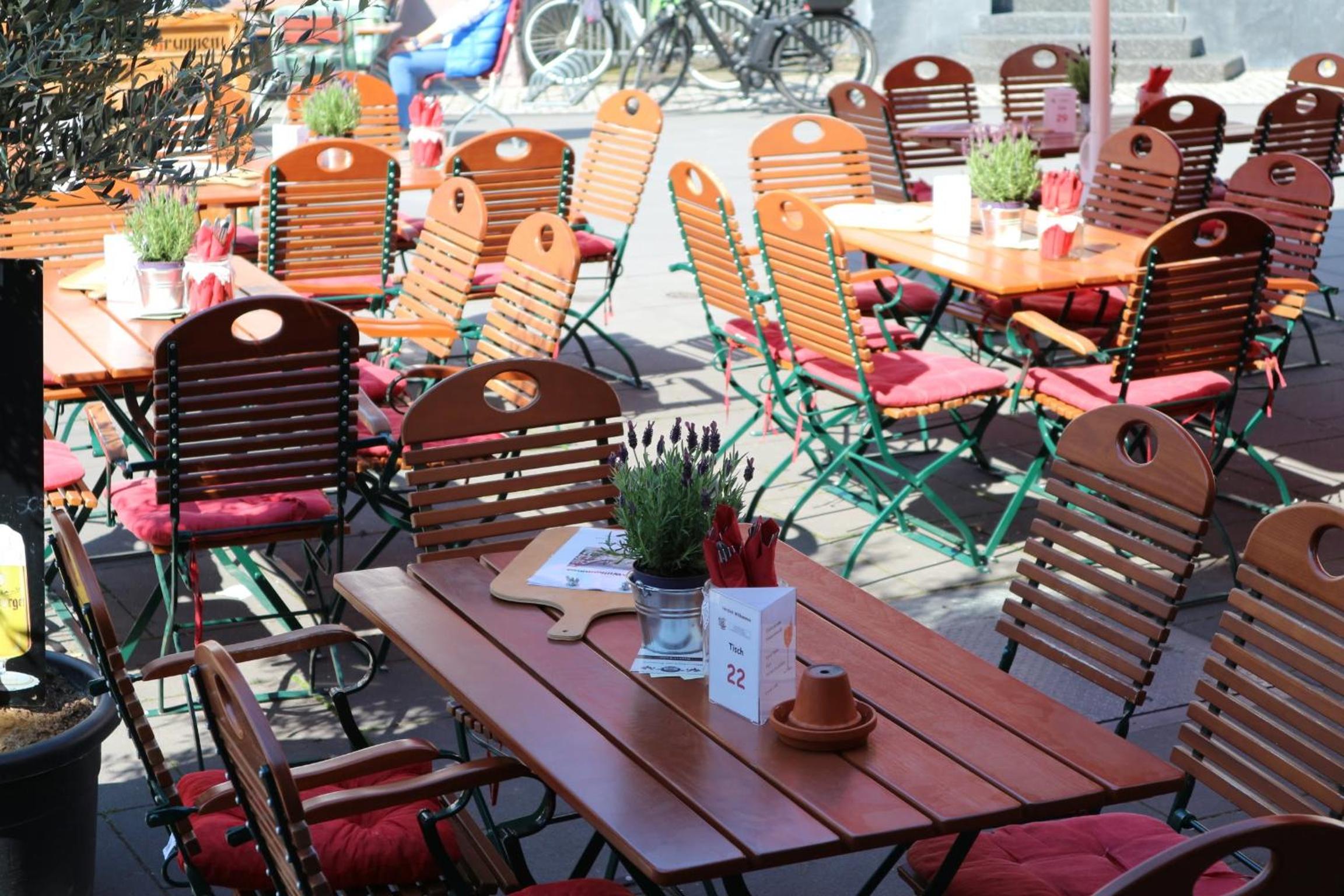 Winzerhäuschen am Brunnen