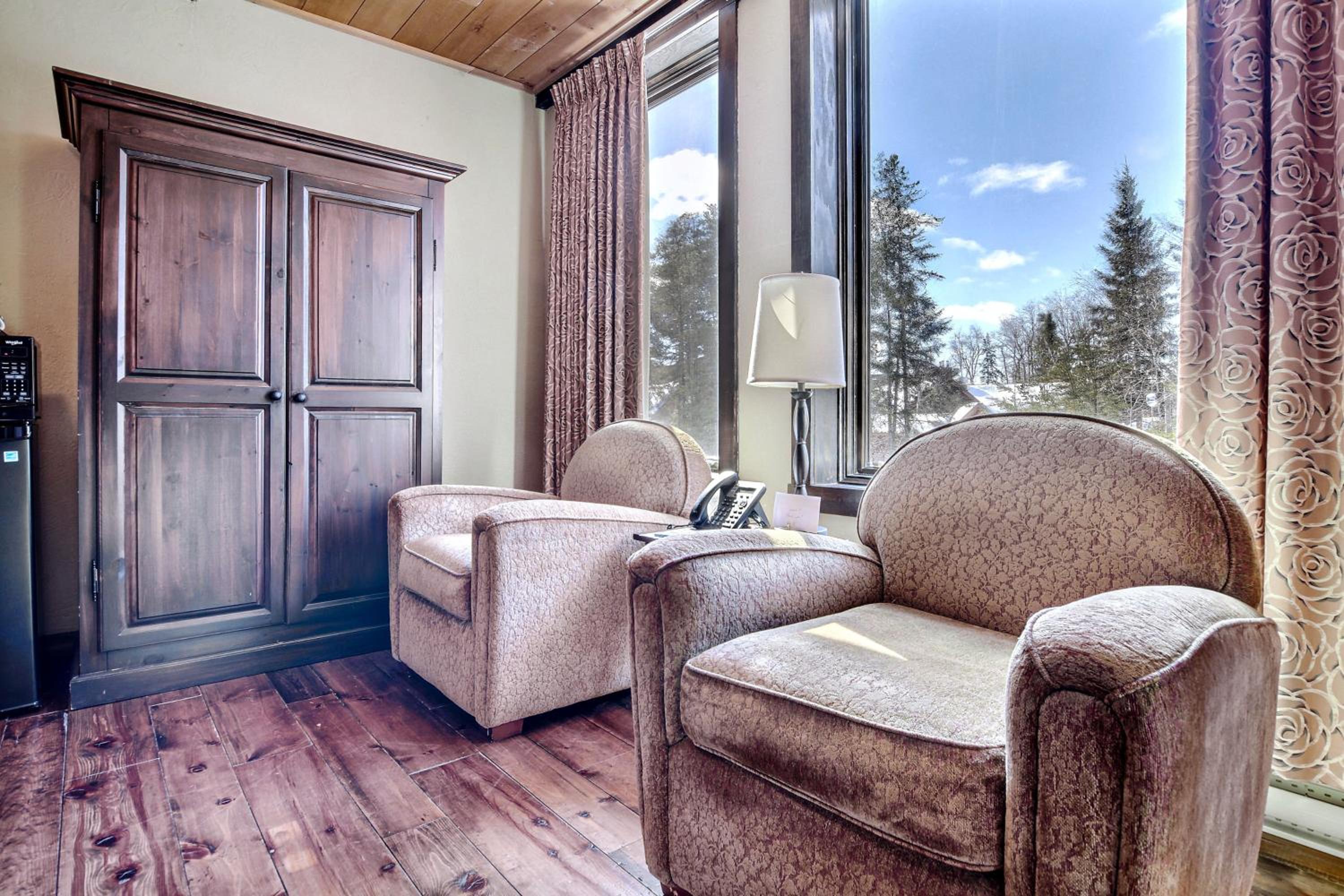 Les Condos Du Lac Taureau- Rooms & Condos