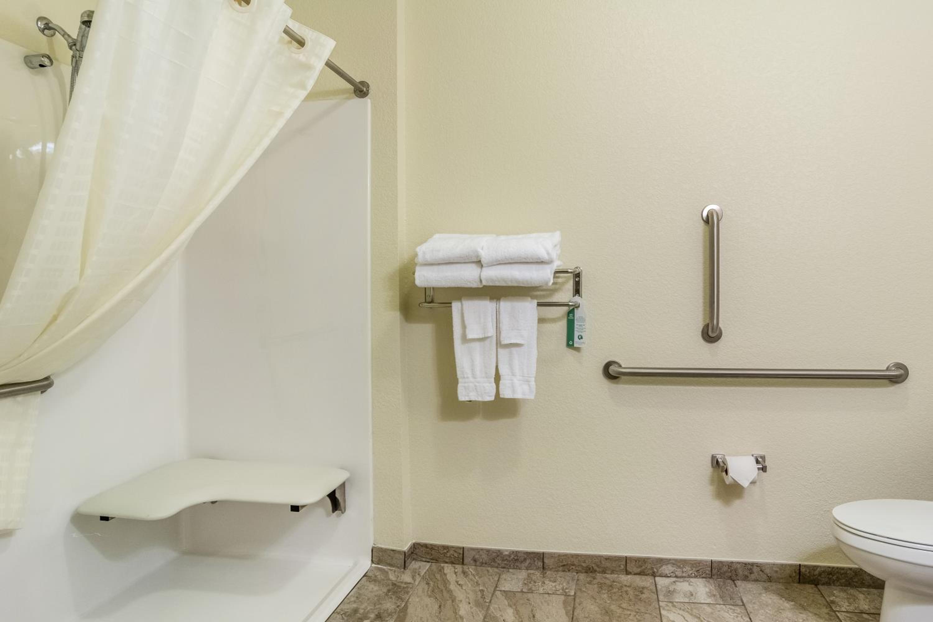 Cobblestone Hotel and Suites - Jefferson - Property Image 4