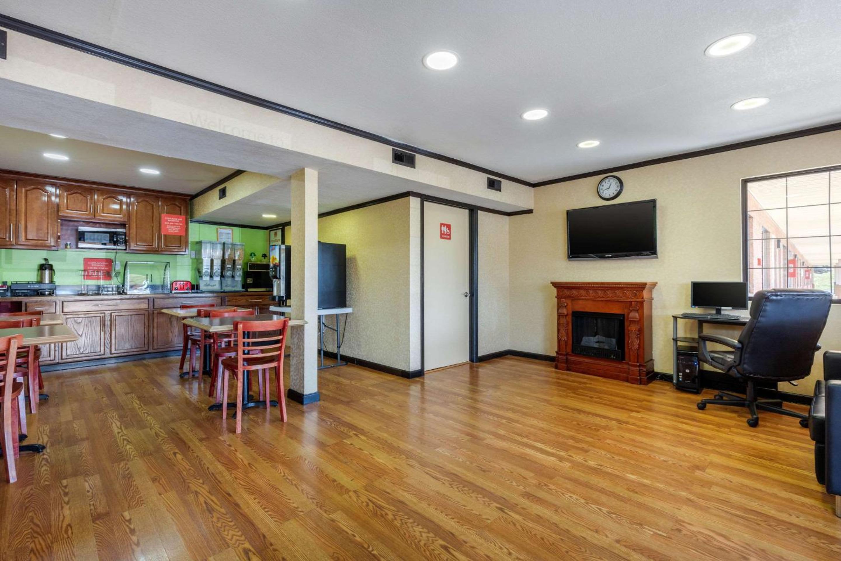 Econo Lodge Nashville near Percy Priest Lake view 5