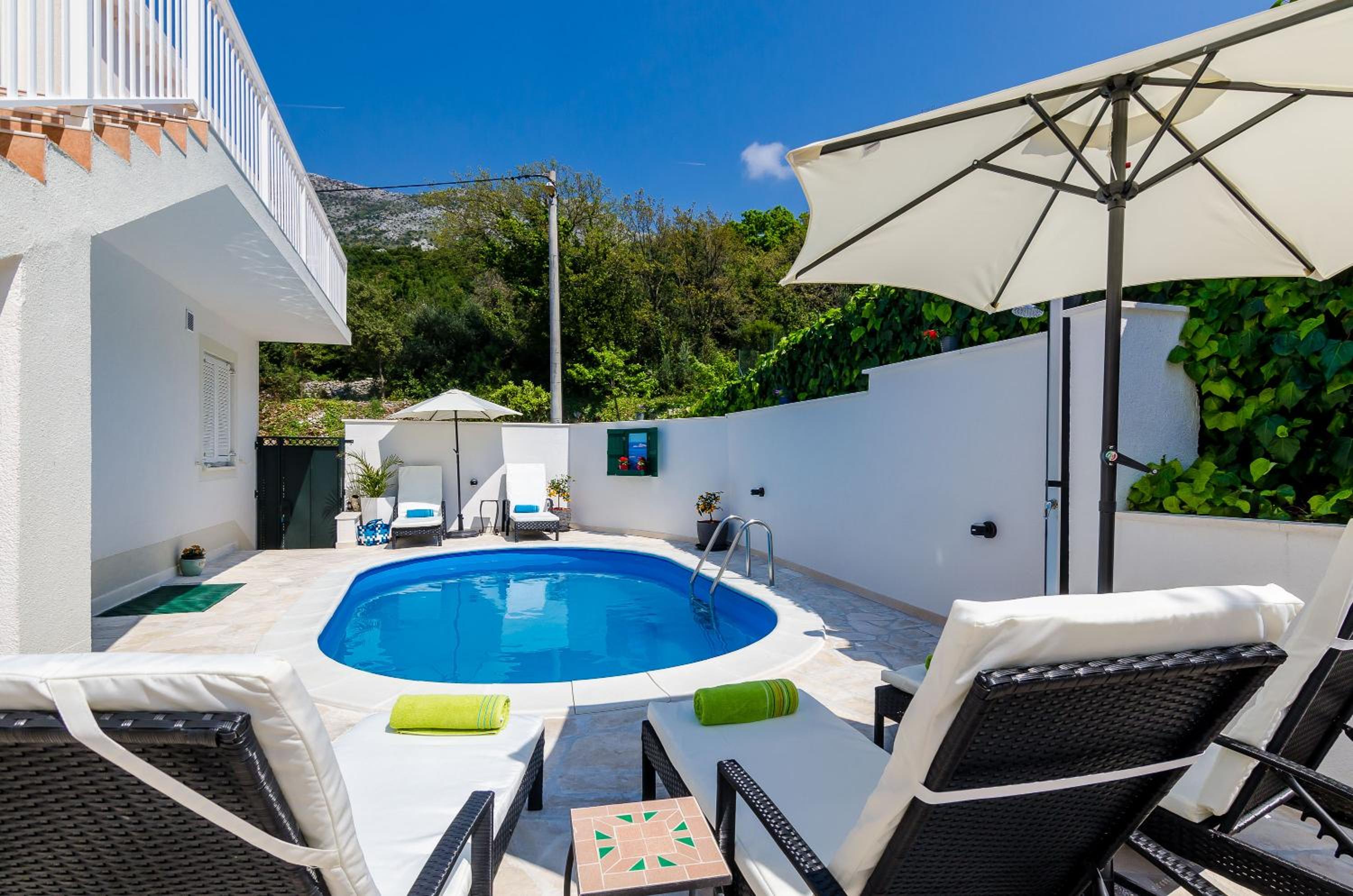 Apartments Orange Tree view 5