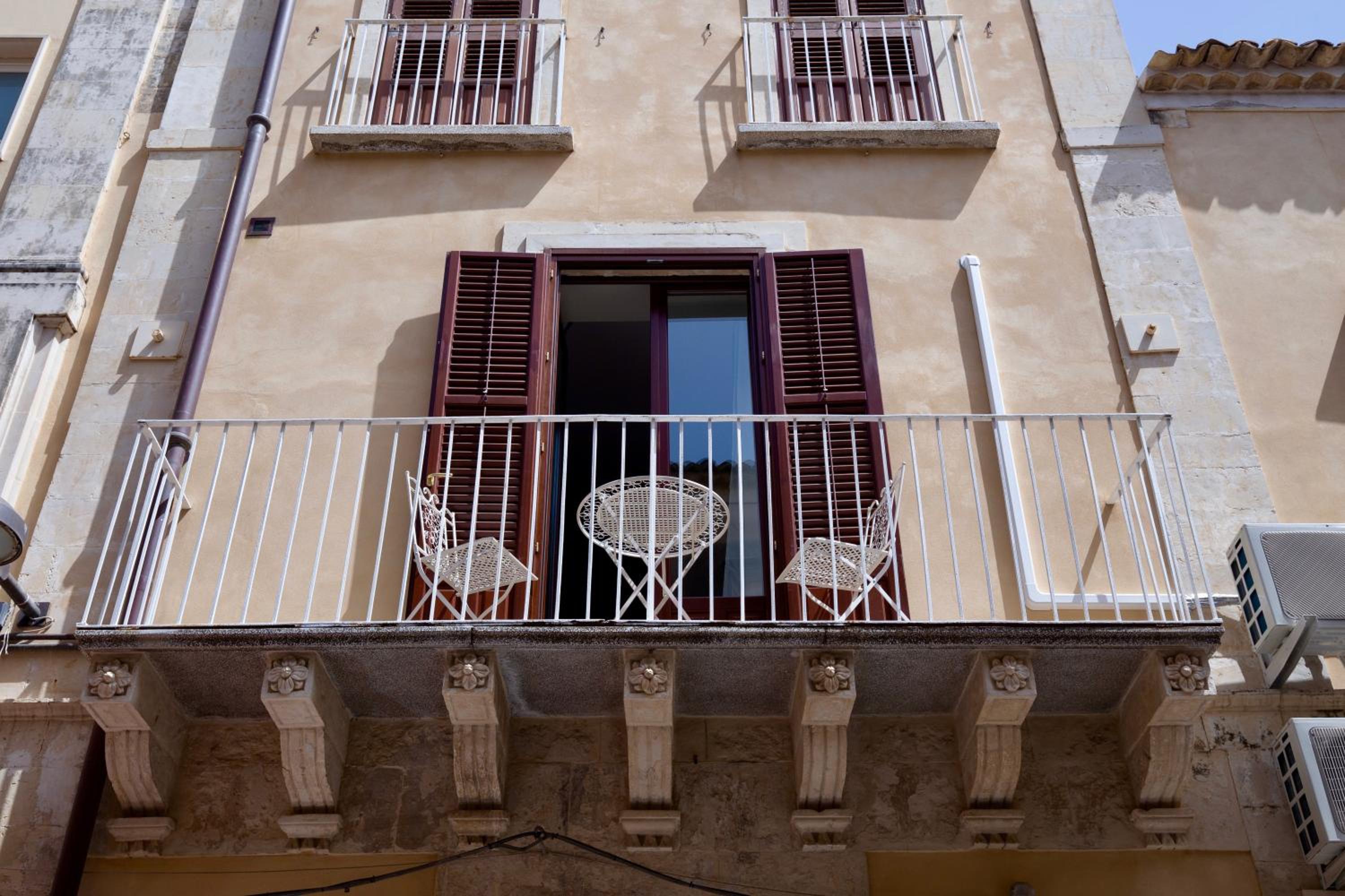 Macramè in centro storico a Noto view 2