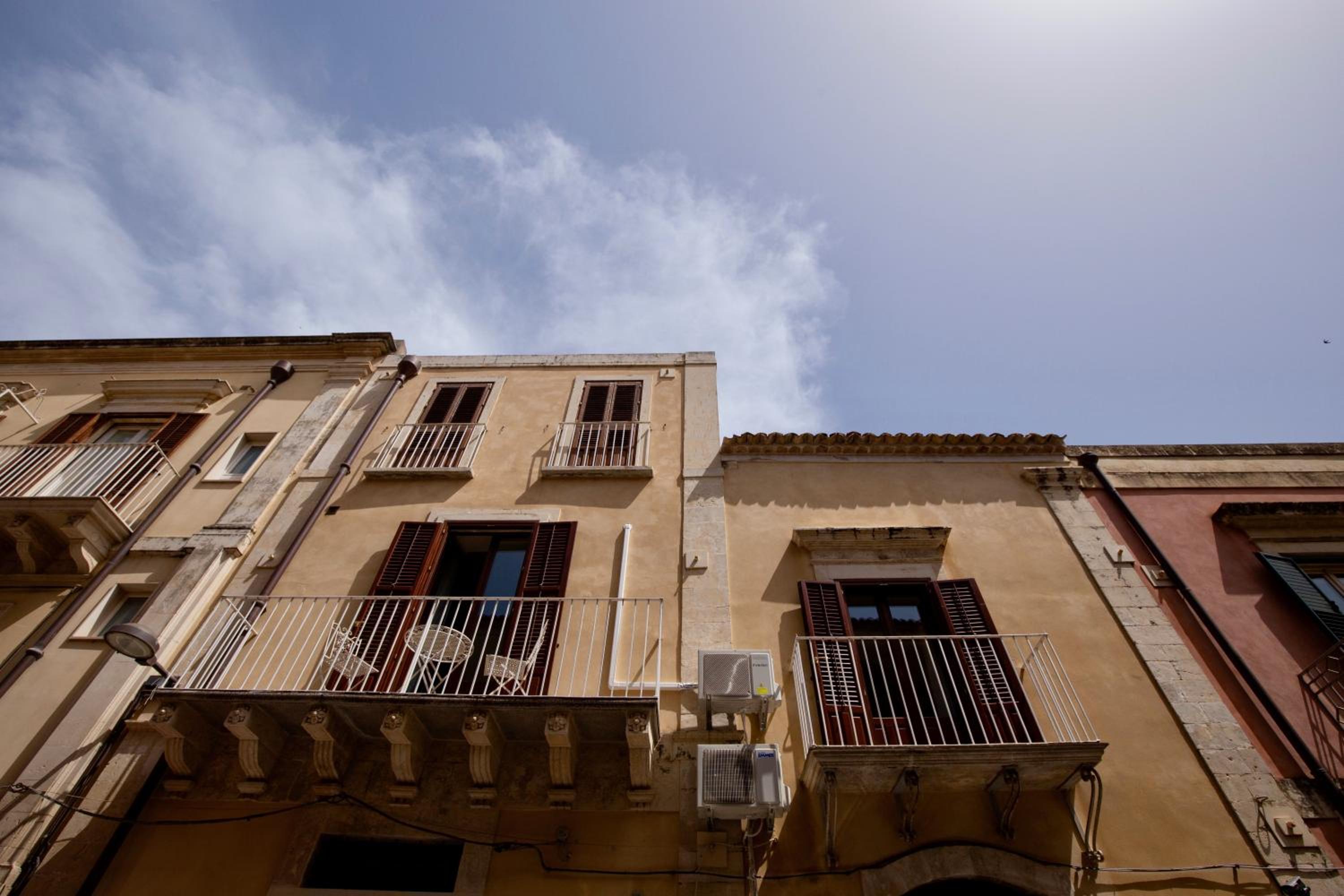 Macramè in centro storico a Noto view 3