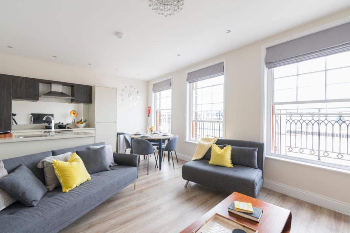 South Quay Penthouse - 2 Bed view 3